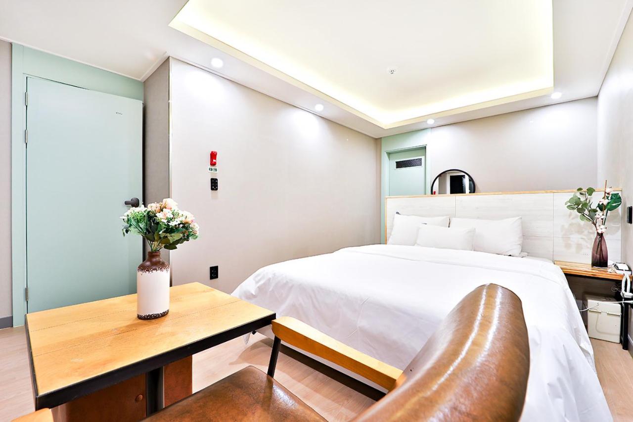 Standard Double Room - Photo 2