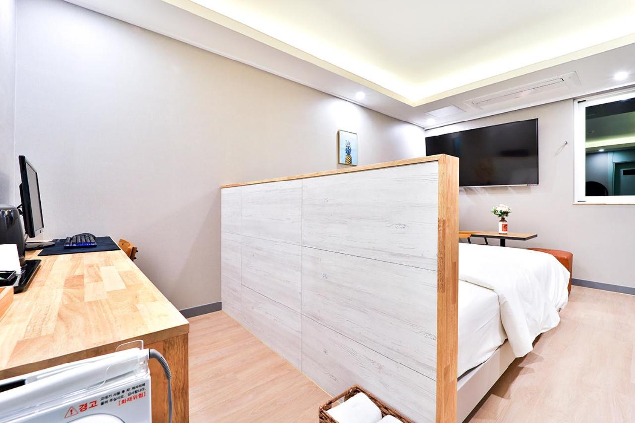 Standard Double Room - Photo 9