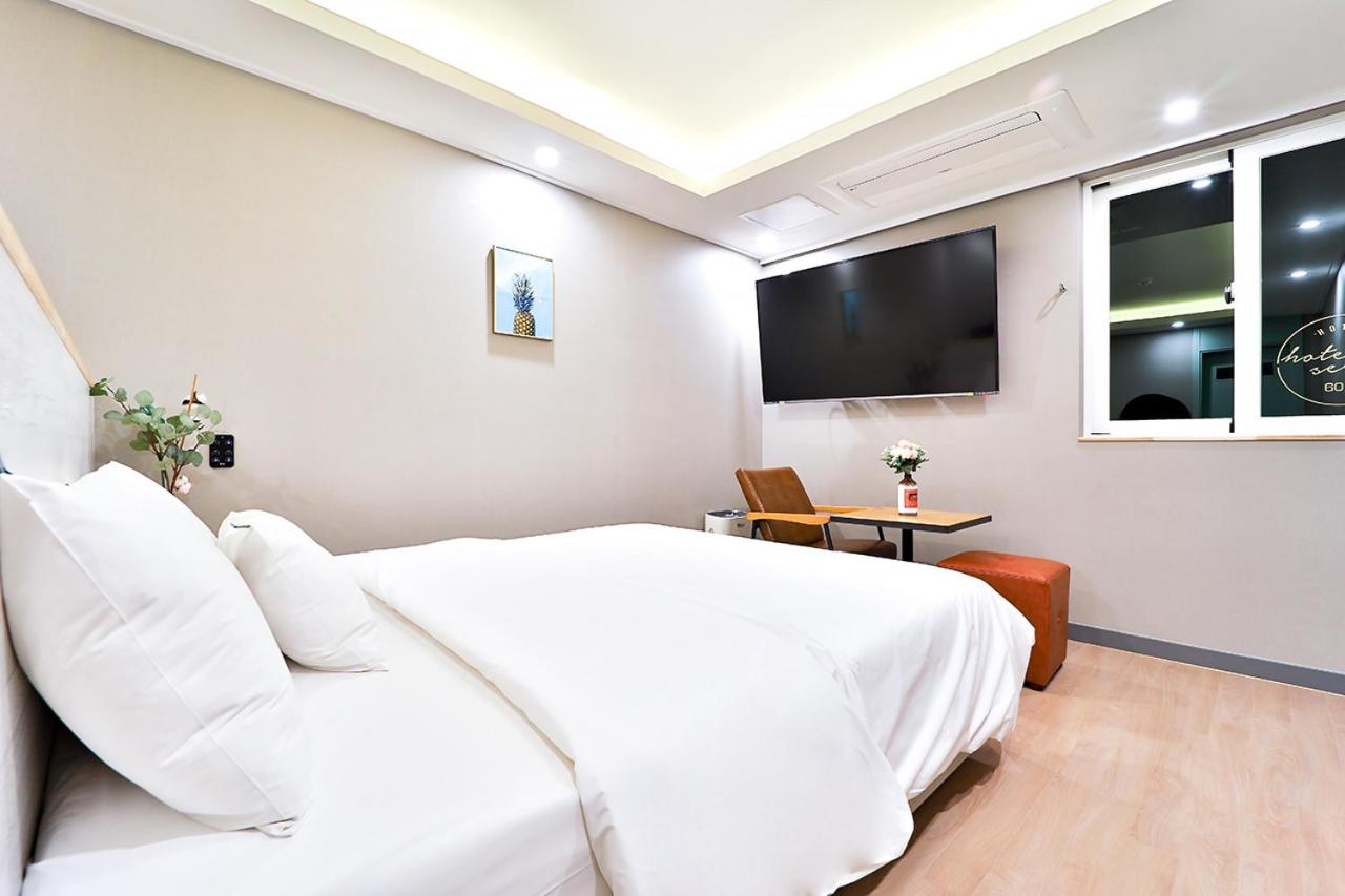 Standard Double Room - Photo 8