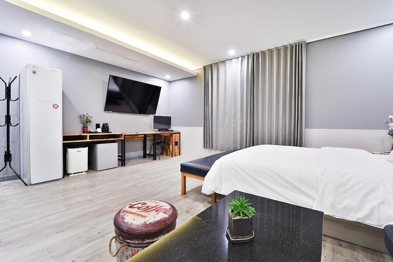 Deluxe Double Room - Photo 9