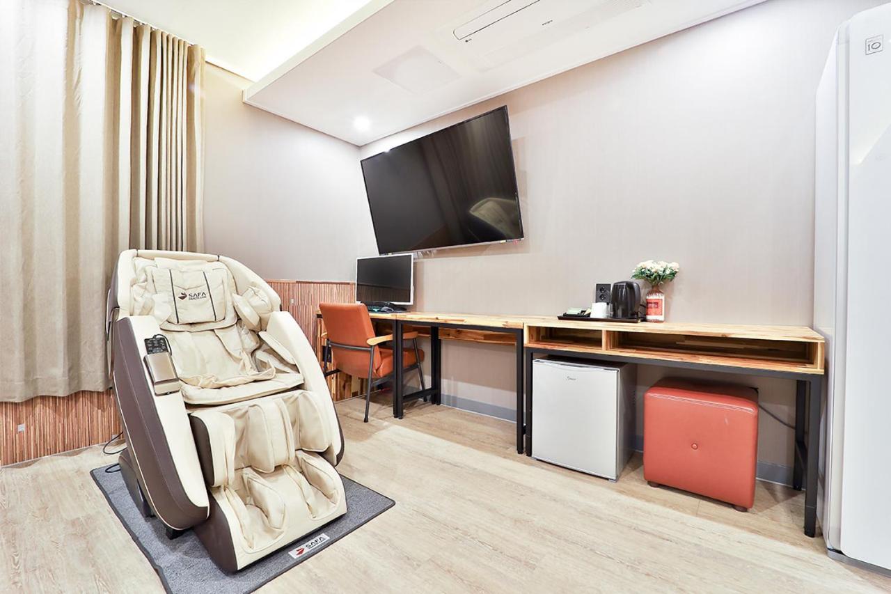 Deluxe Suite - Photo 7