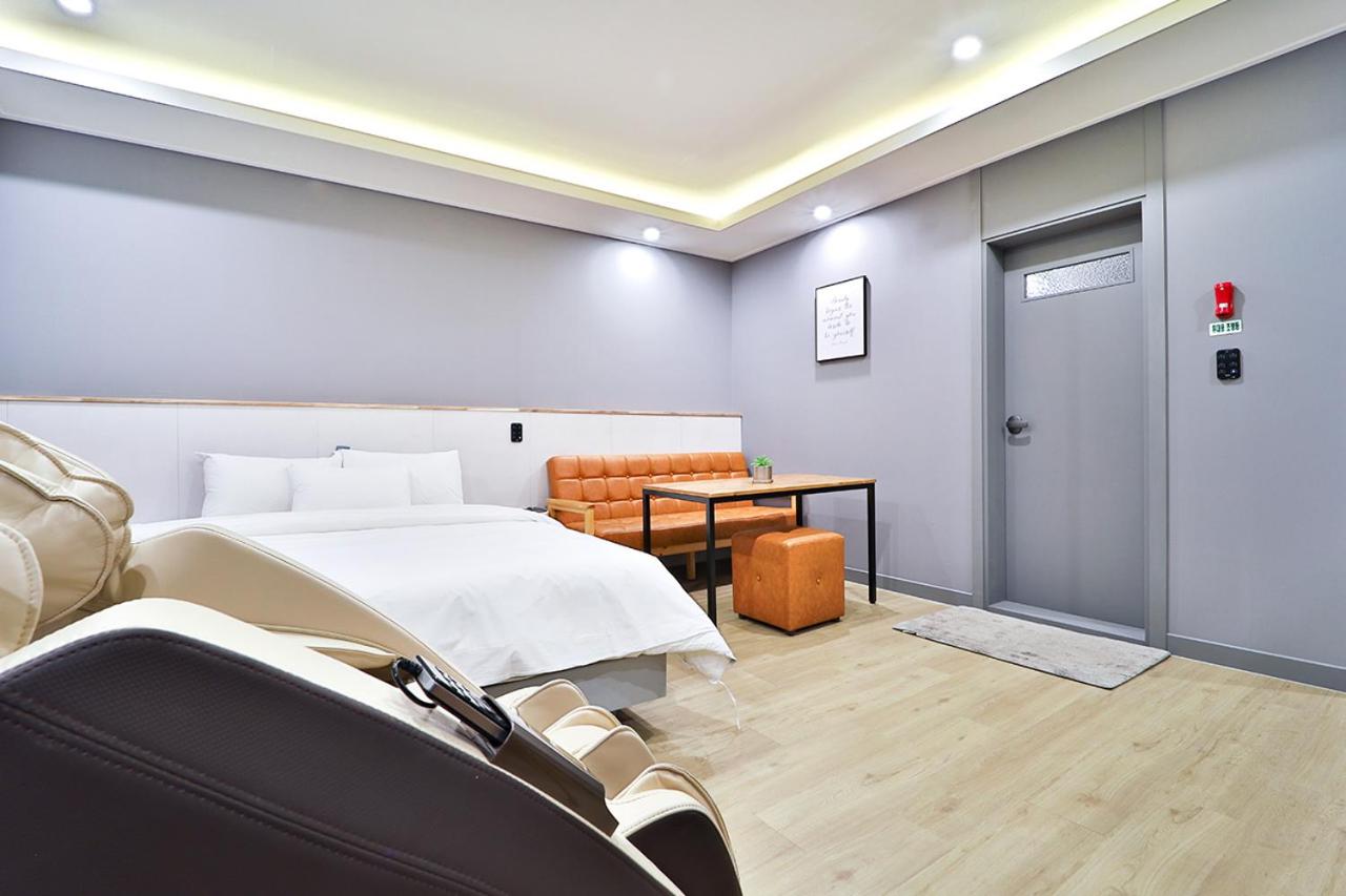 Superior Suite - Photo 9