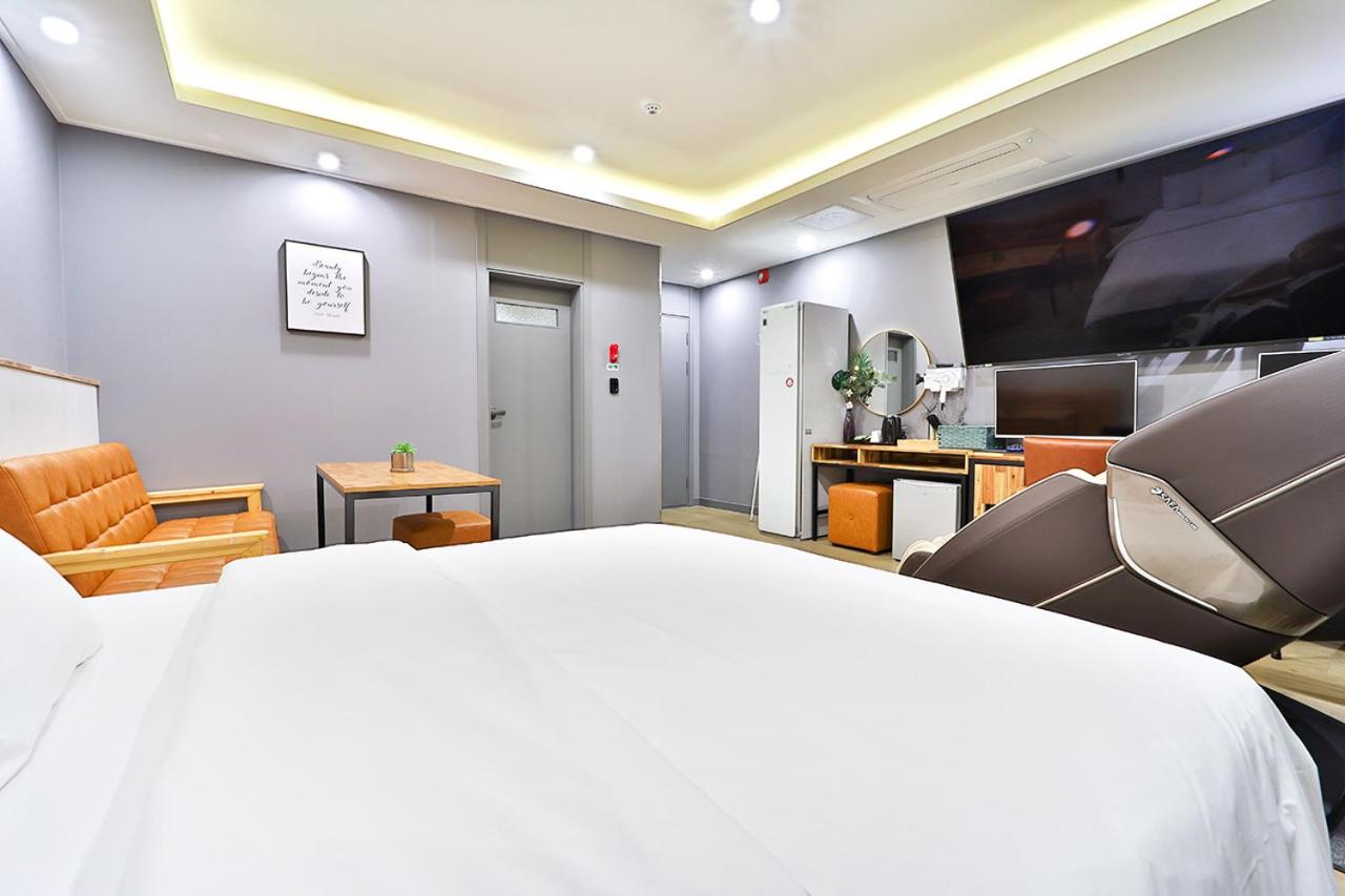 Superior Suite - Photo 7