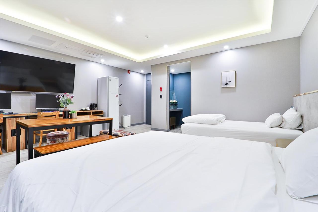 Family Suite Room - Photo 7