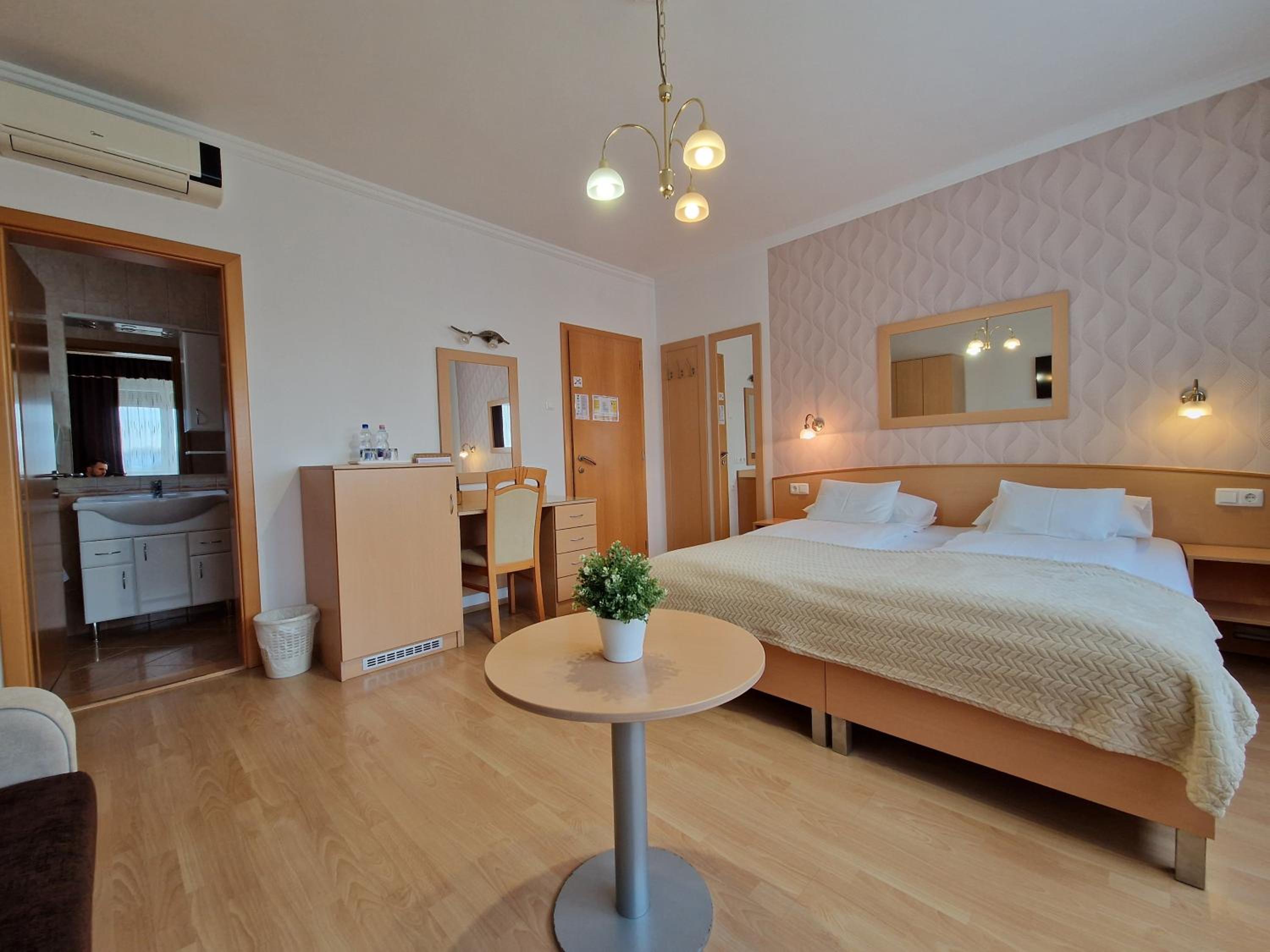 Comfort Quadruple Room - Photo 4