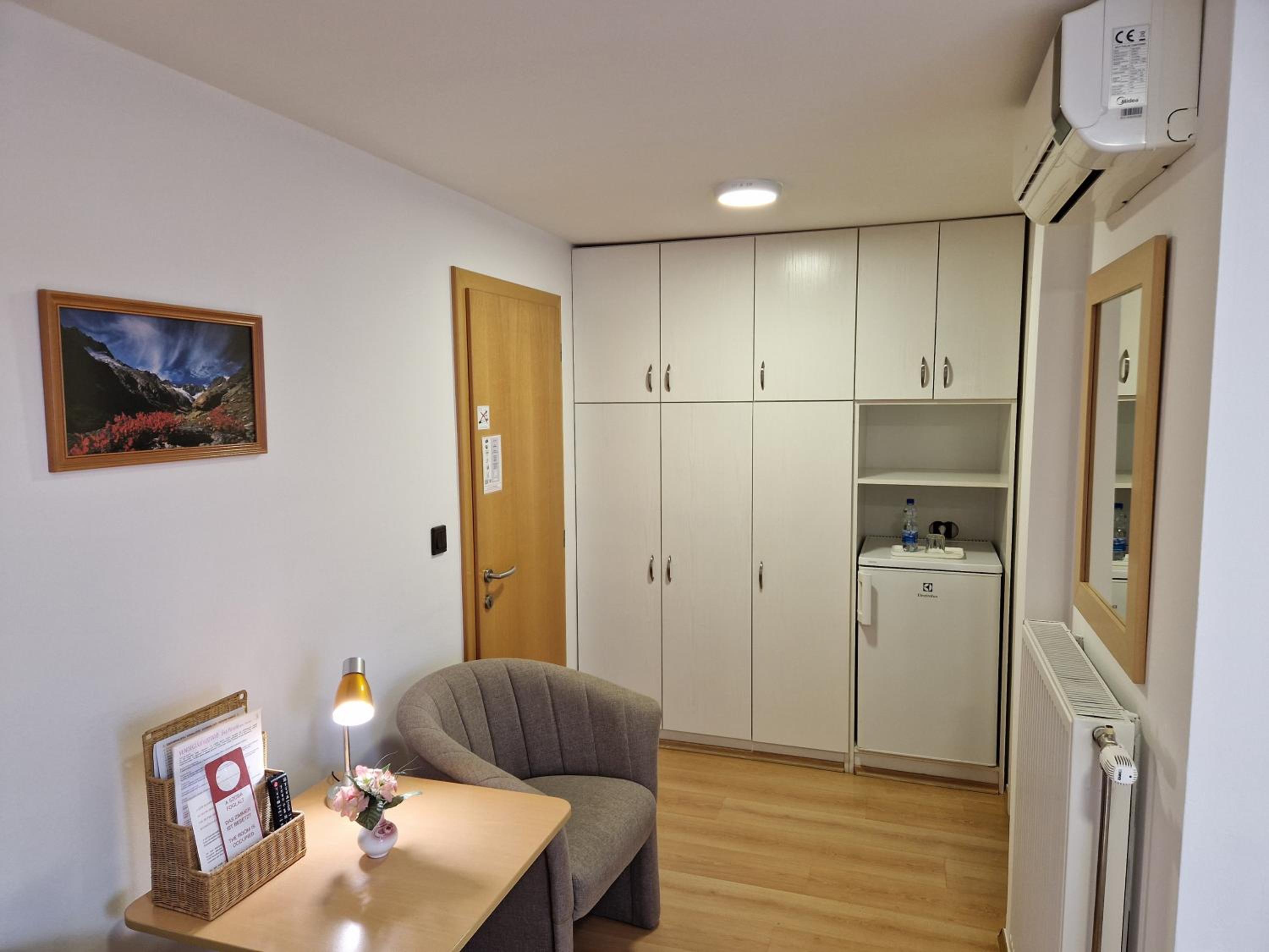 Standard Double or Twin Room photo 2