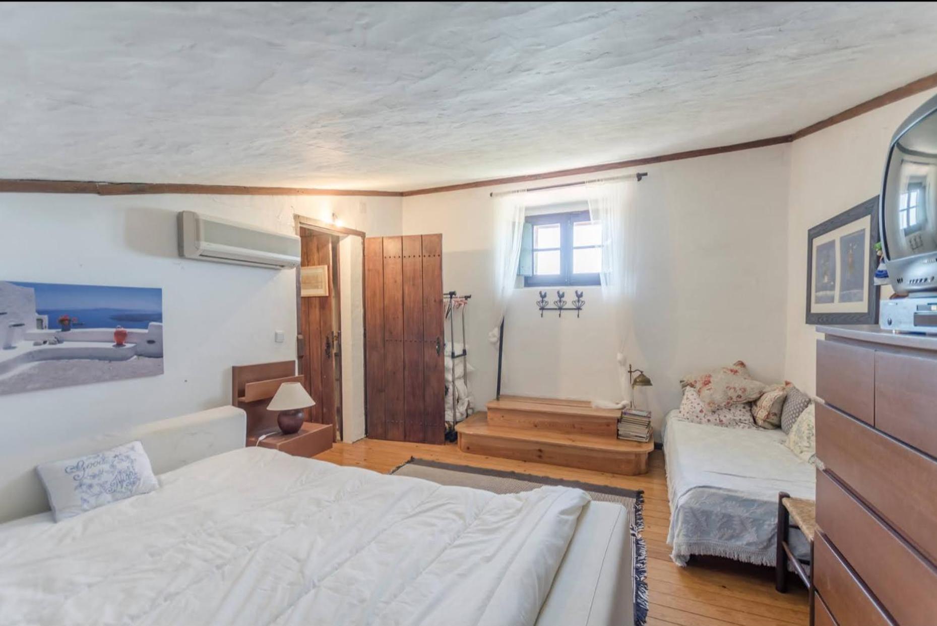 Four-Bedroom House photo 1