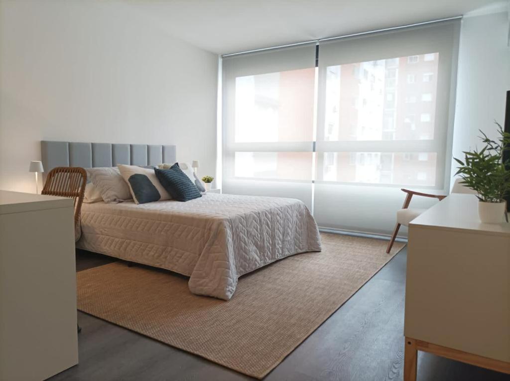 One-Bedroom Apartment photo 1