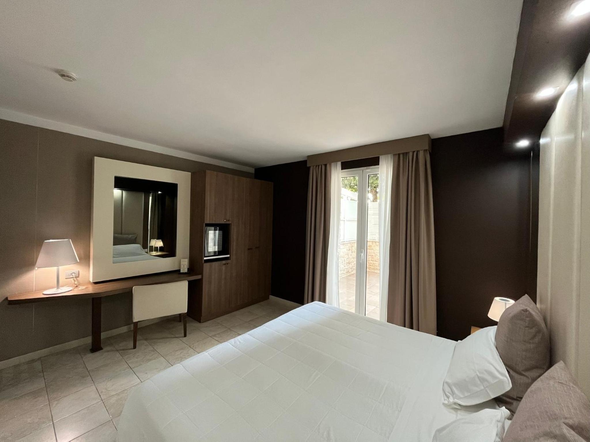 Double Room with Patio photo 2