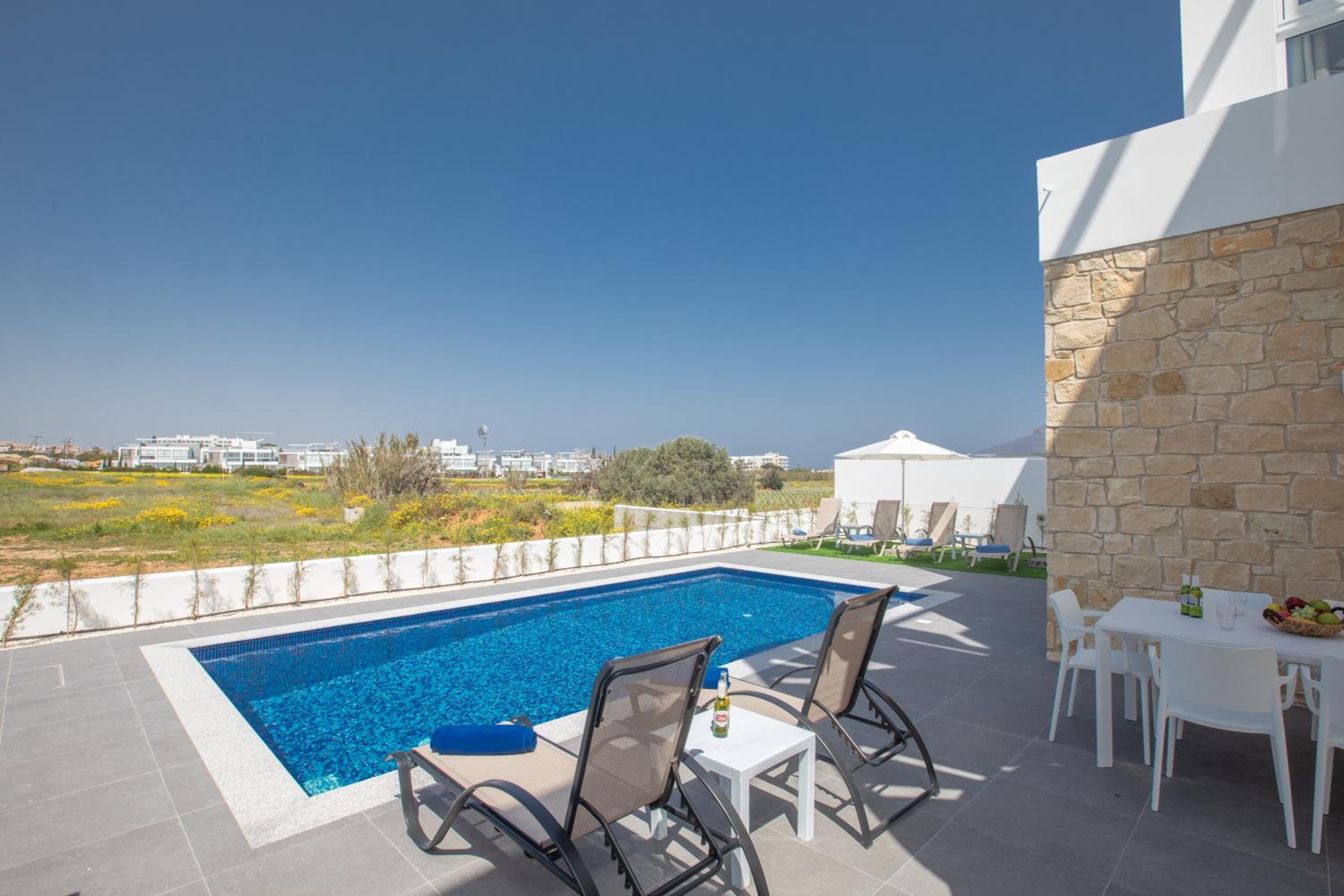 Three-Bedroom Villa photo 2