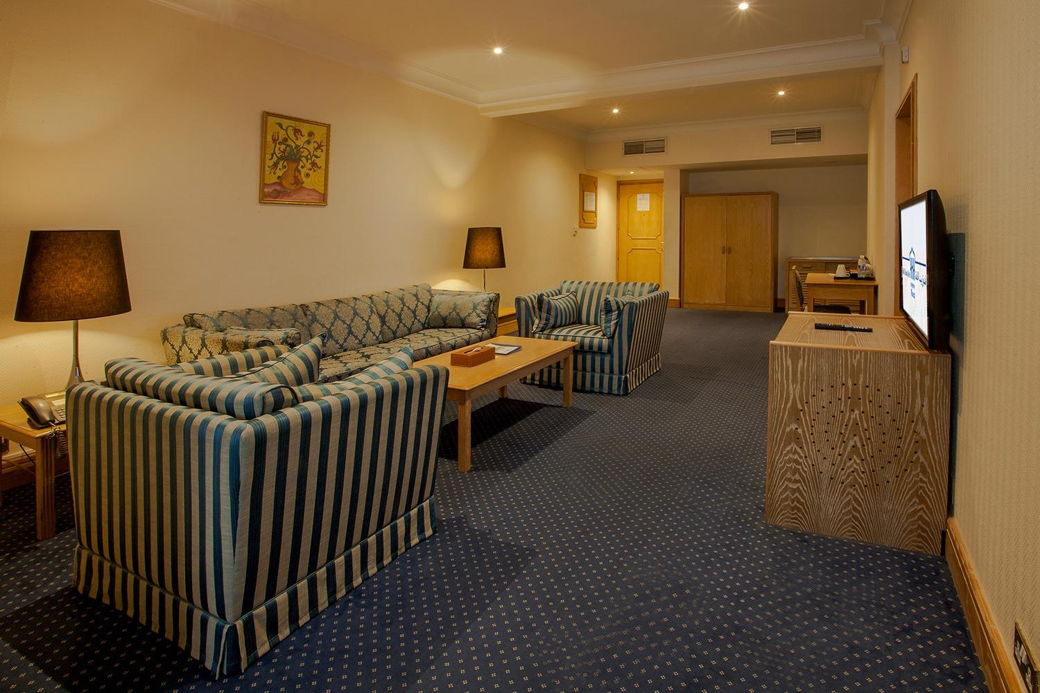 Executive Suite - Photo 2