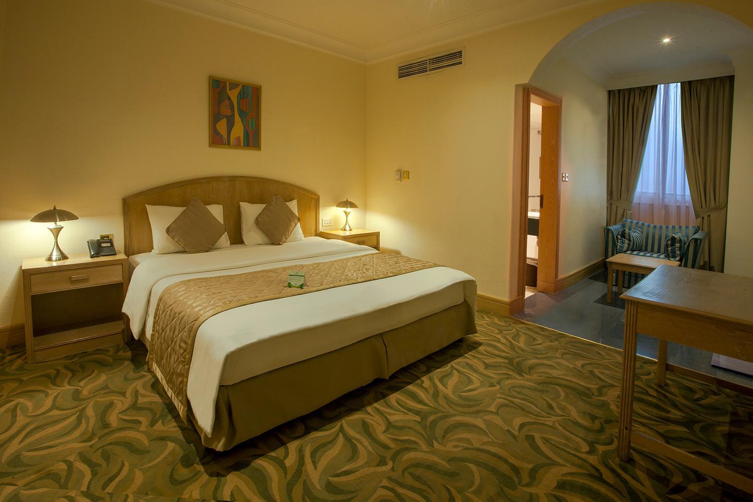 Executive Suite - Photo 3
