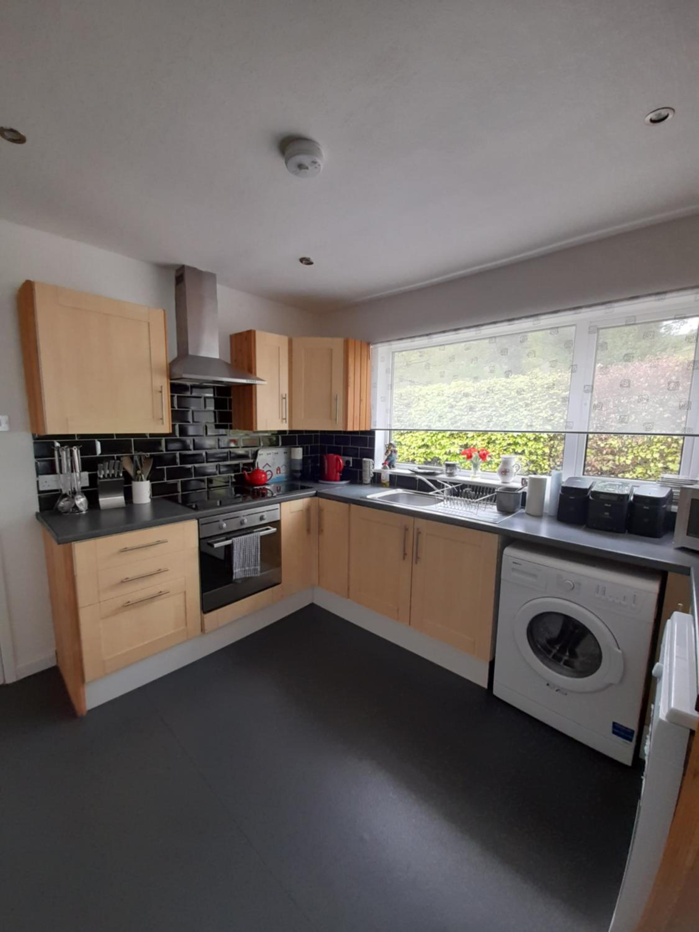 Four-Bedroom House - Photo 15