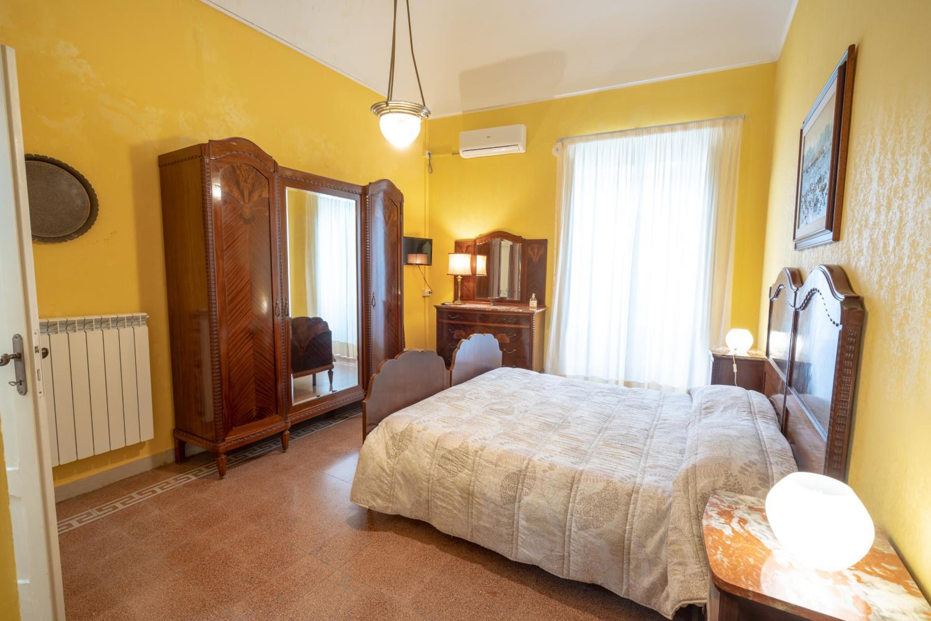 Large Double or Twin Room - Photo 3