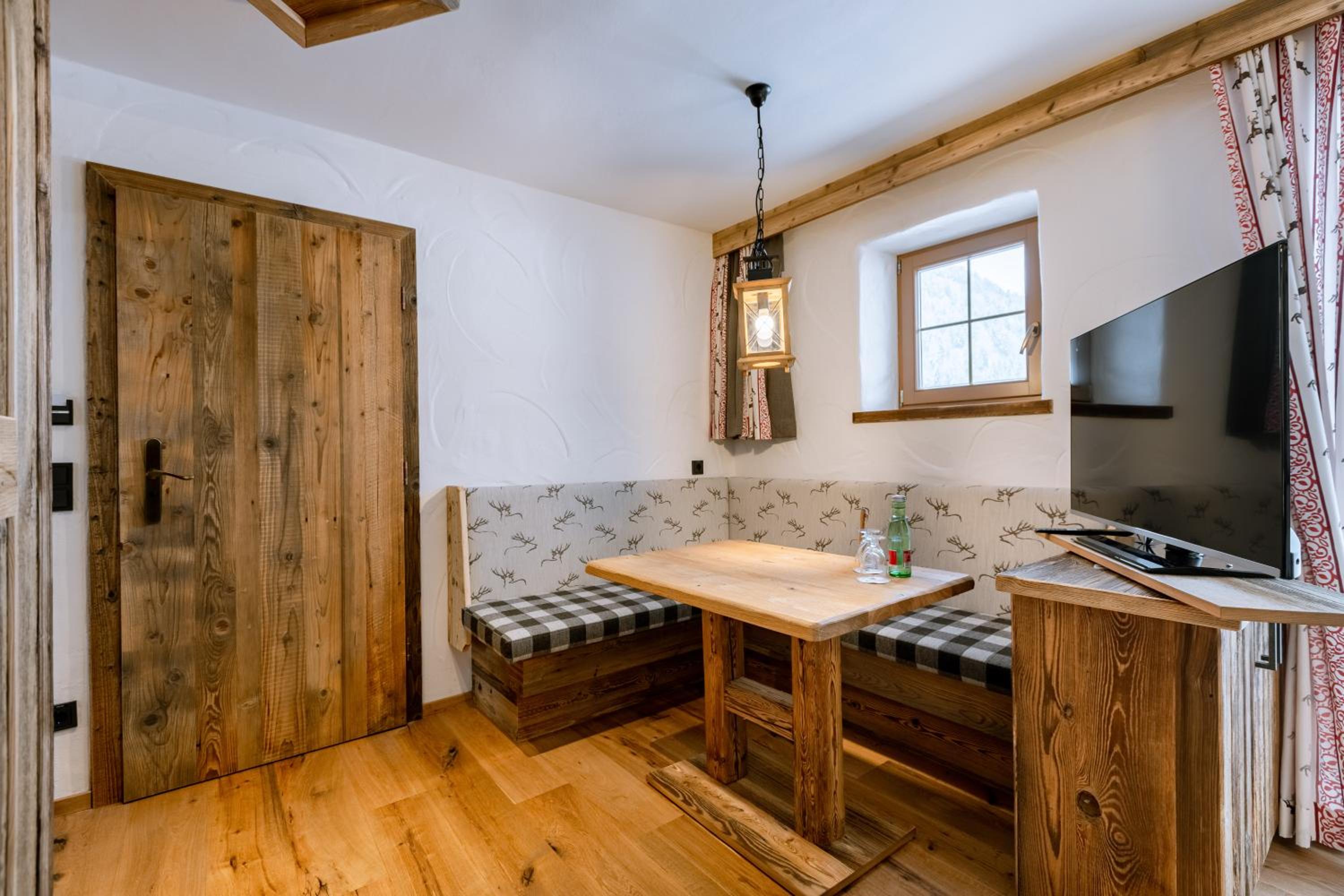 Suite with Balcony - Photo 3
