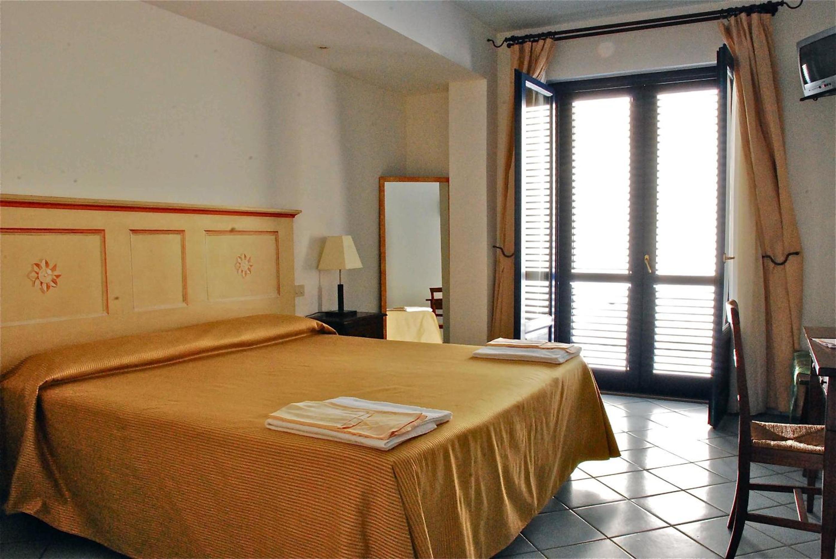 Junior Suite with Garden View - Photo 10