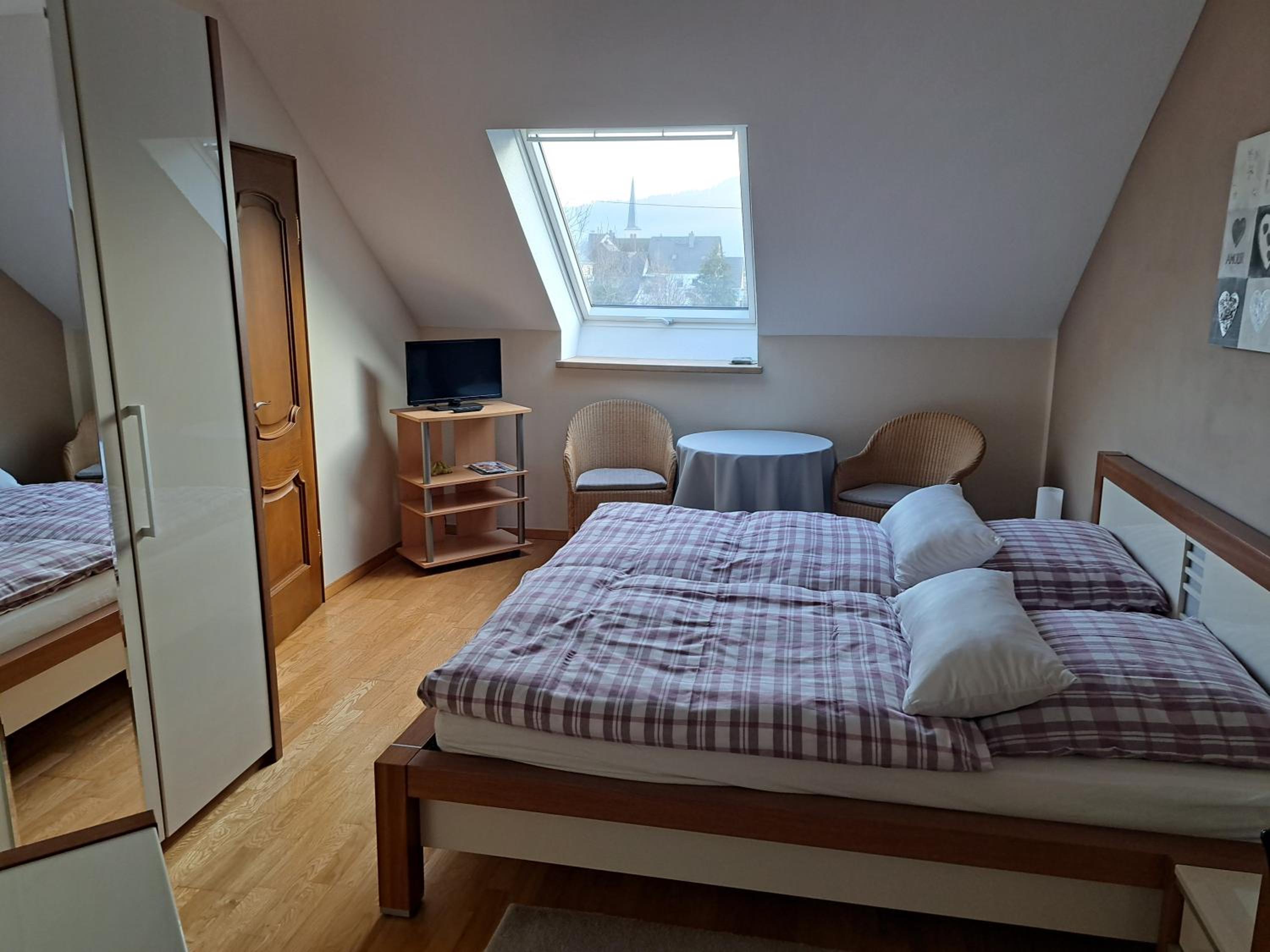 Double Room with Private Bathroom - Photo 1