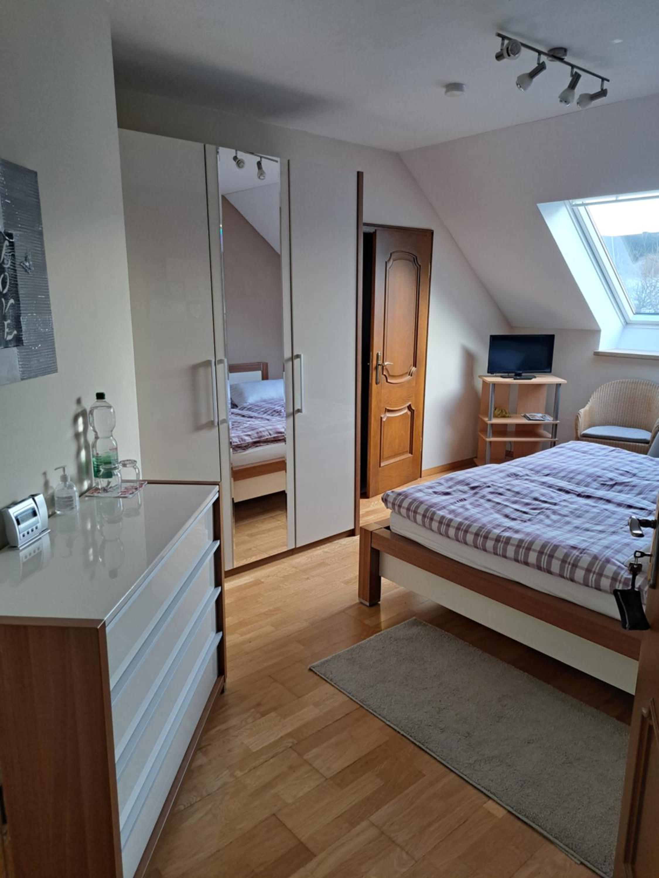 Double Room with Private Bathroom - Photo 4