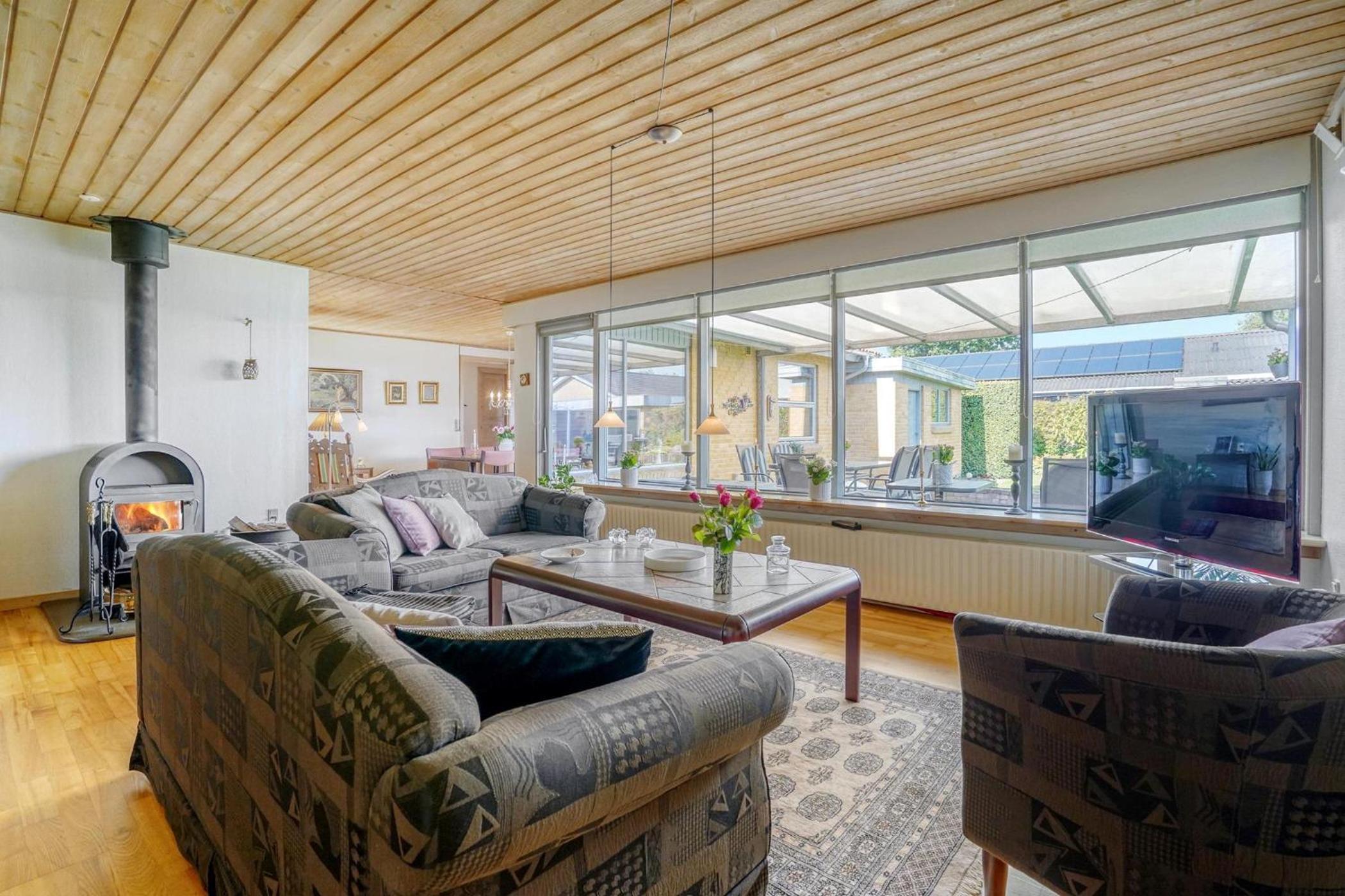 Villa photo 1