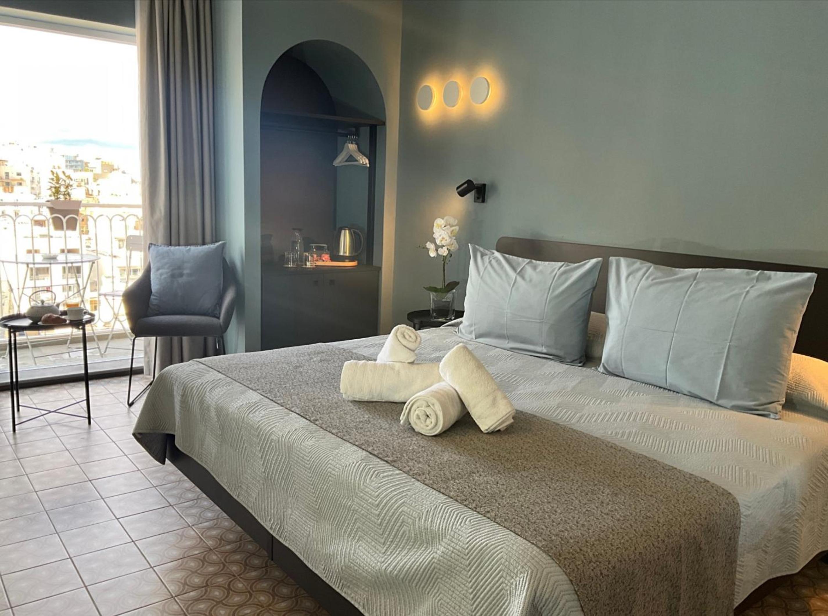 Zweibett- oder Doppelzimmer mit Balkon