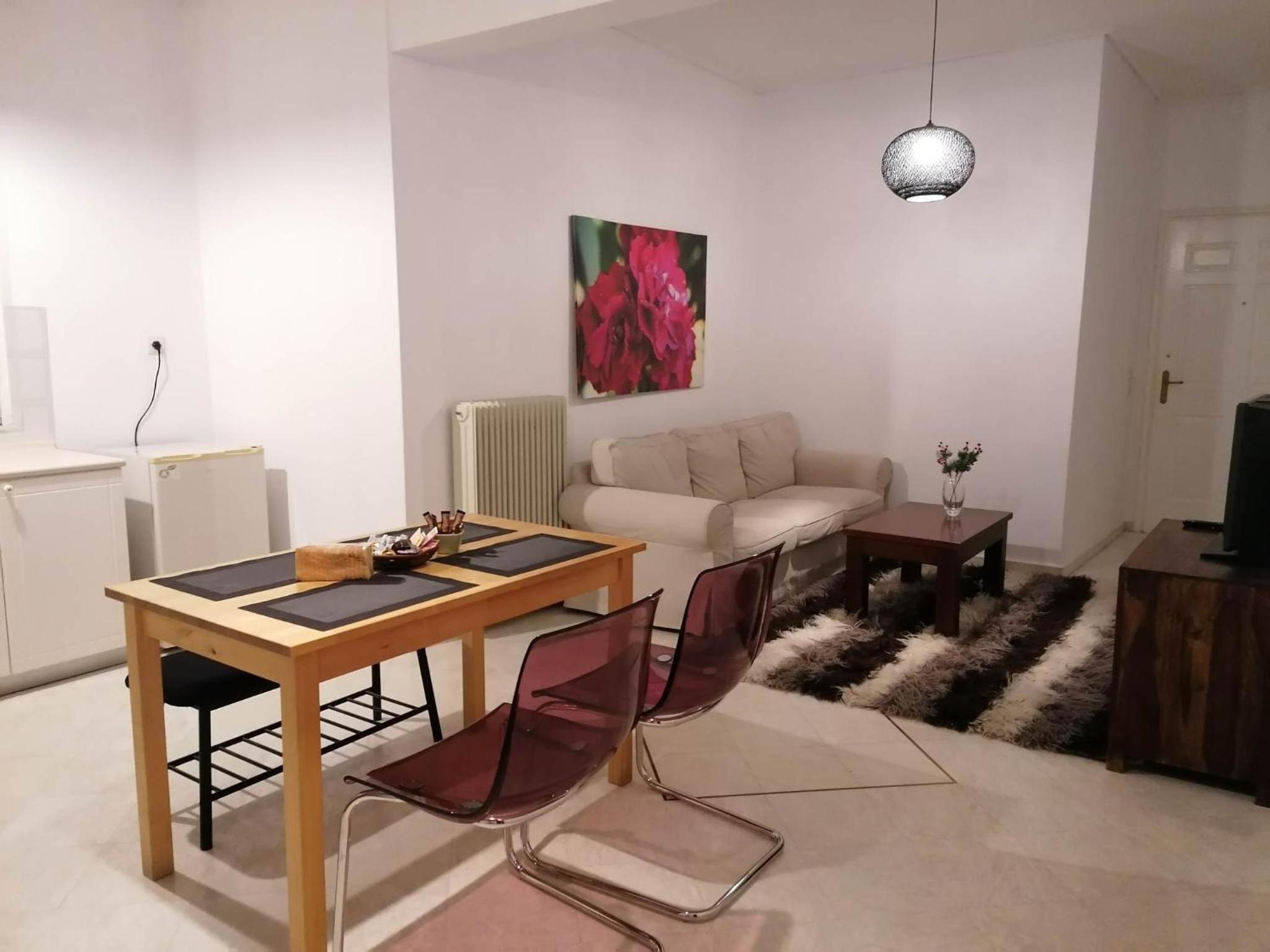 One-Bedroom Apartment photo 2