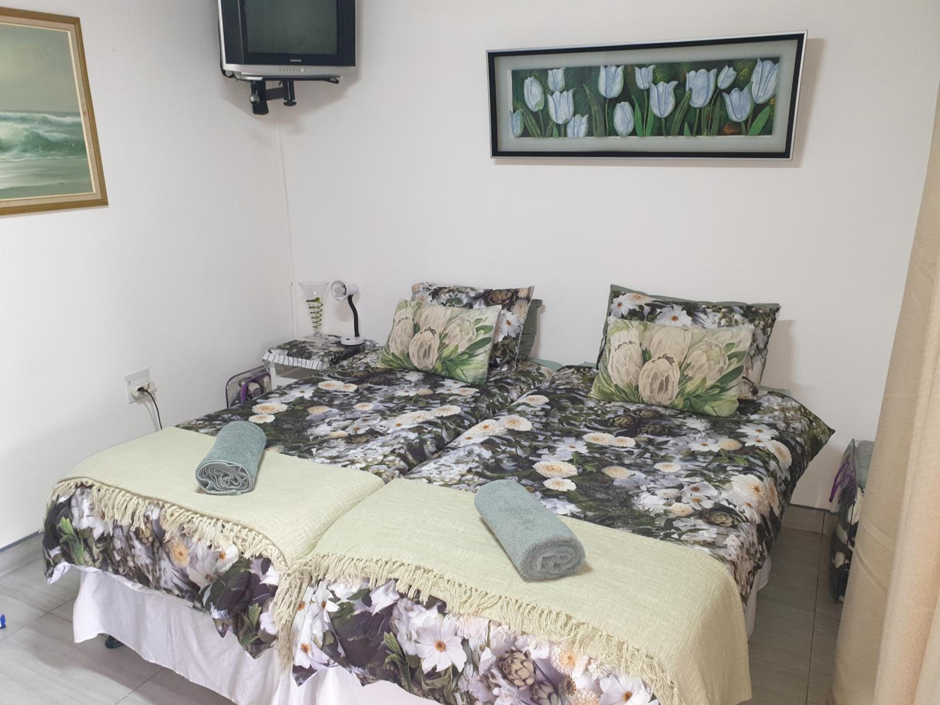 Family Room - Photo 3
