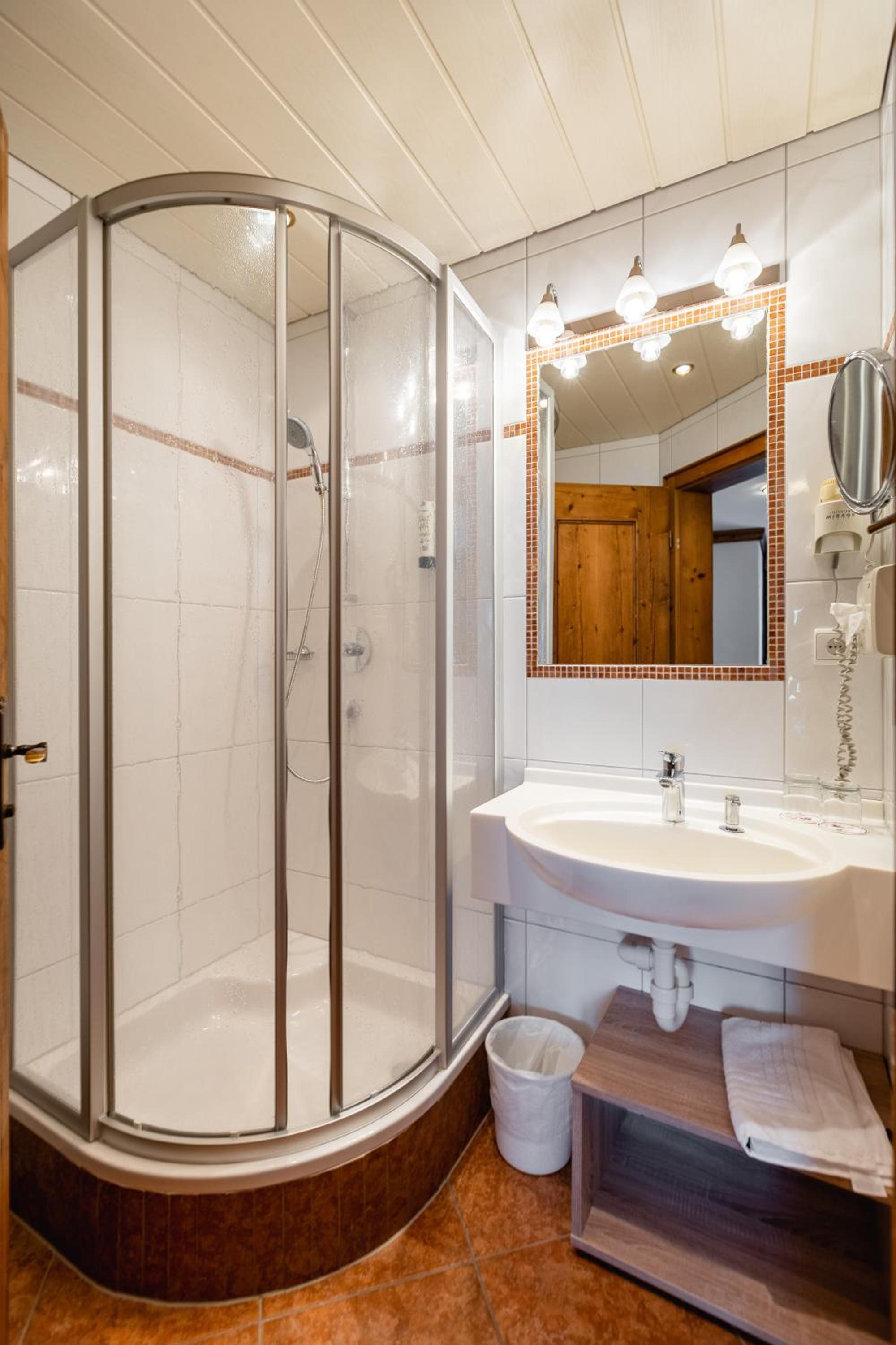Double Room - Photo 13