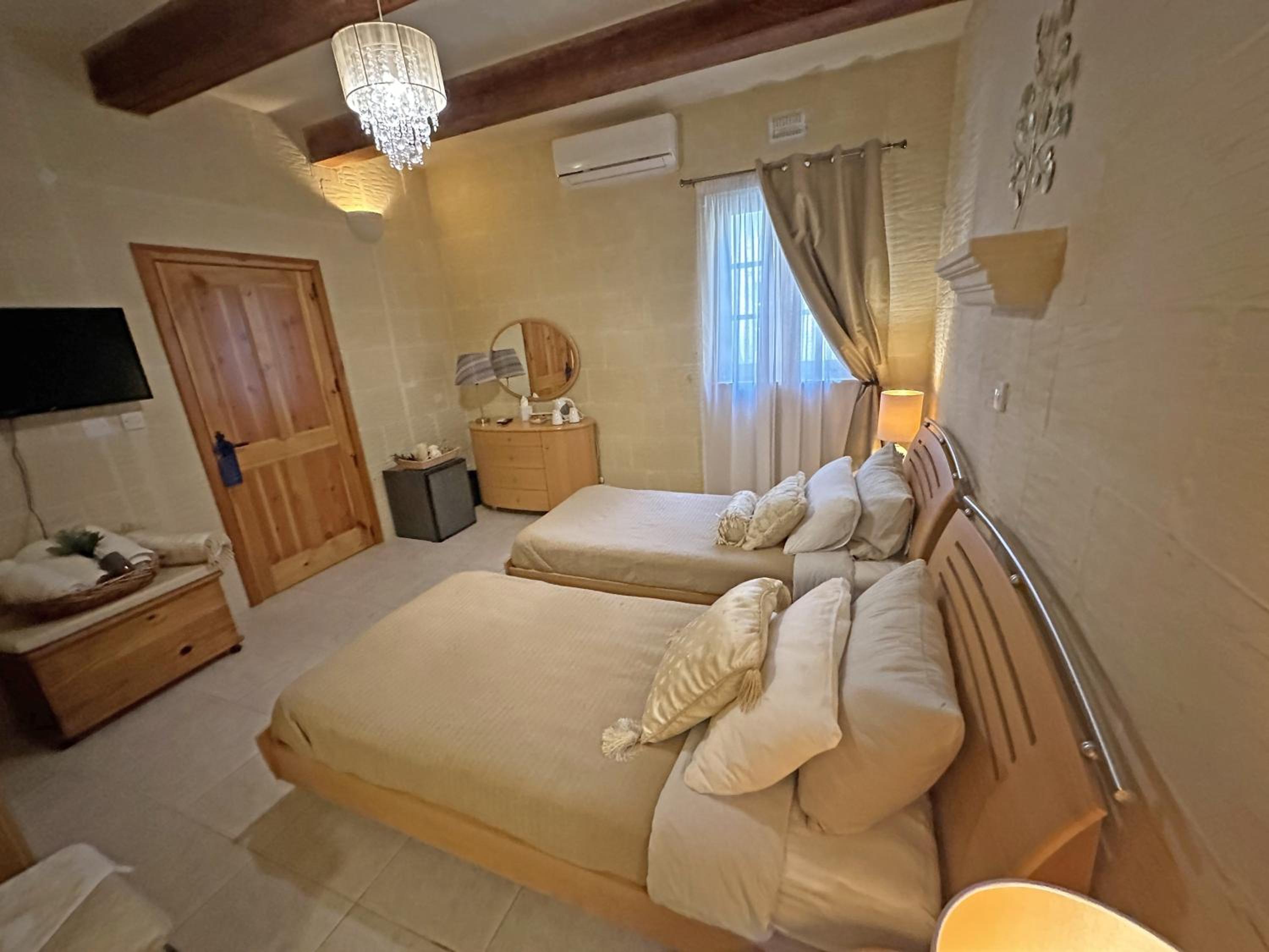 Standard Twin Room photo 3