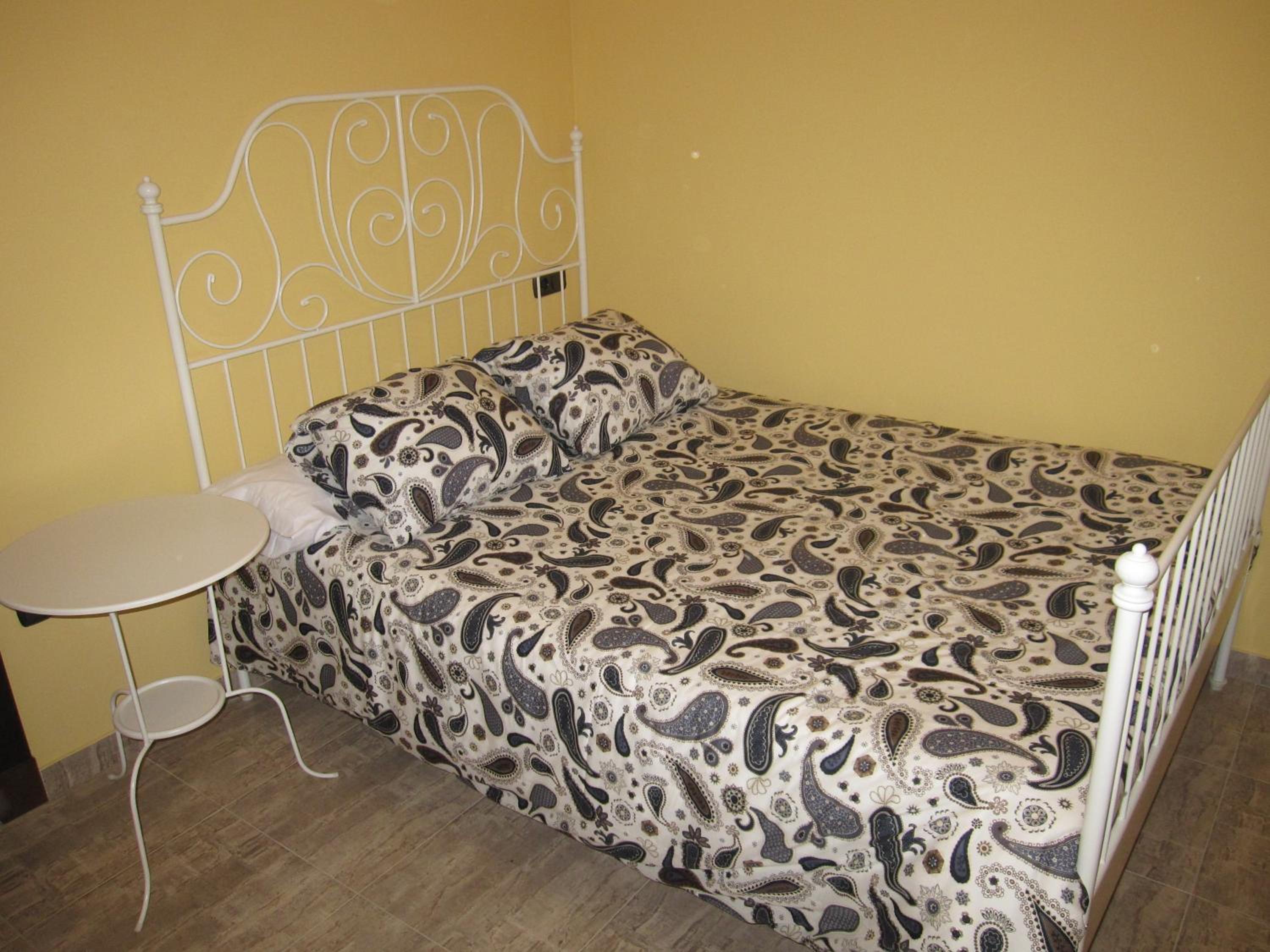 Two-Bedroom Apartment - Photo 2
