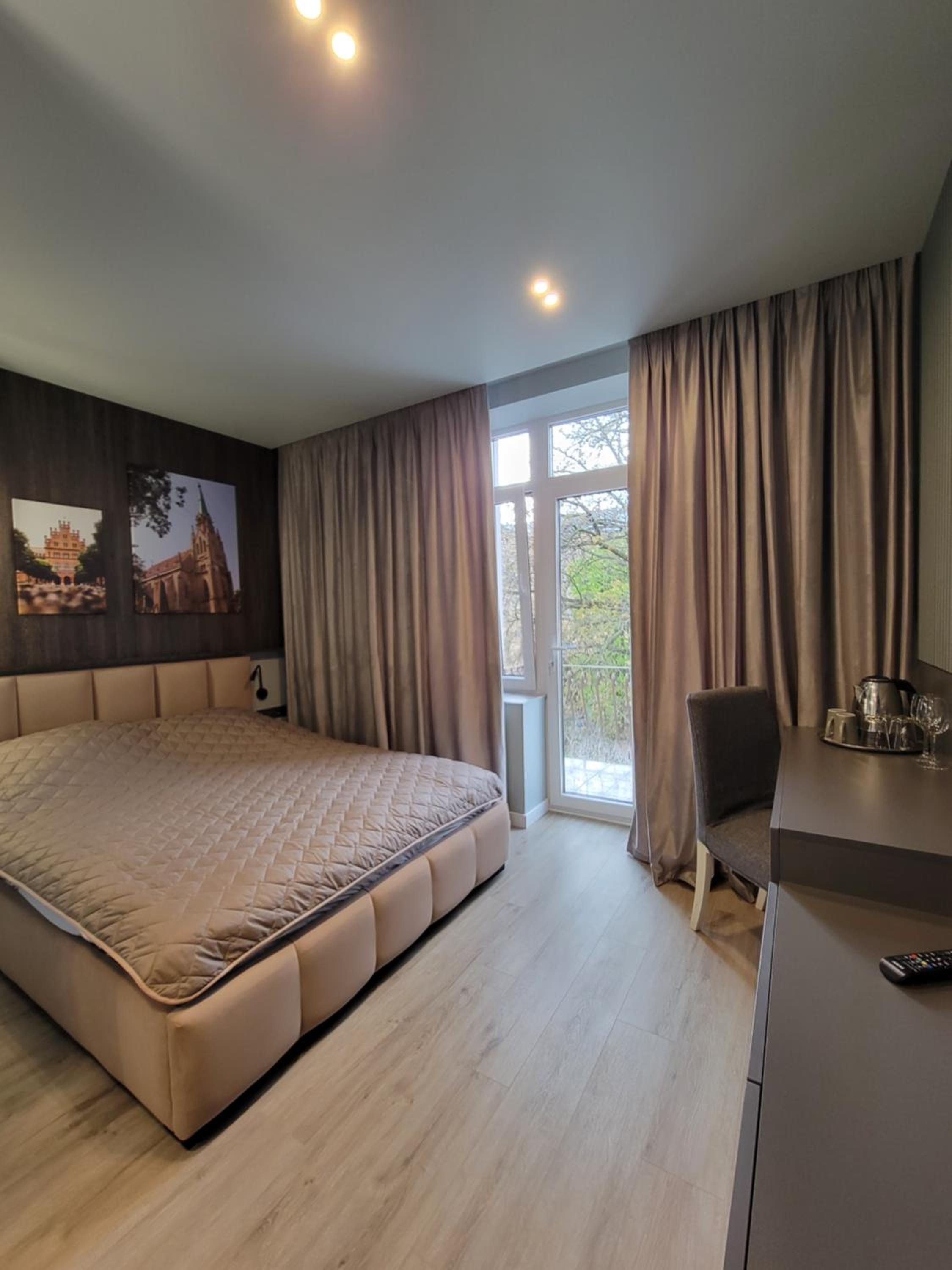 Deluxe Double Room with Balcony photo 3