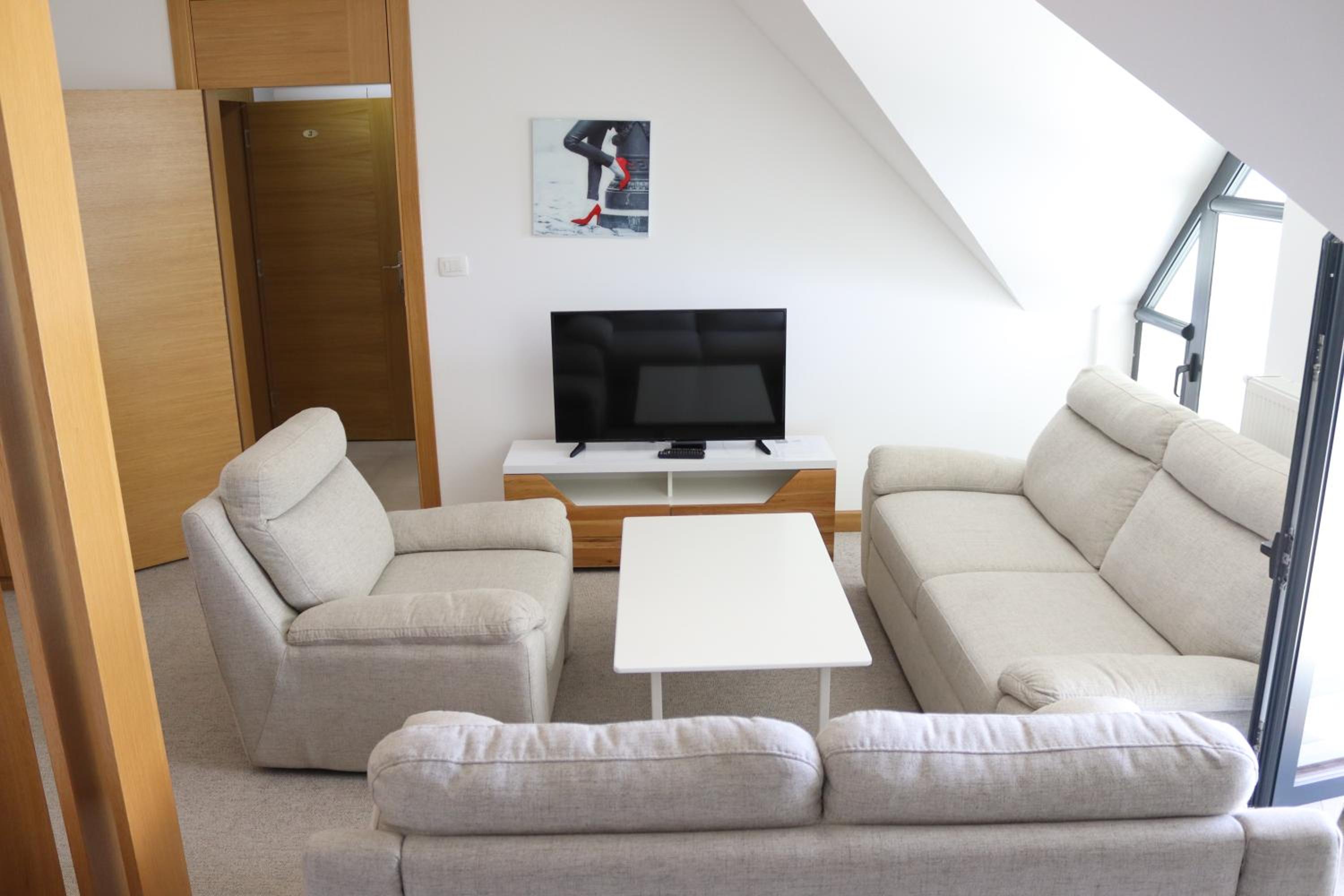 One-Bedroom Apartment photo 1