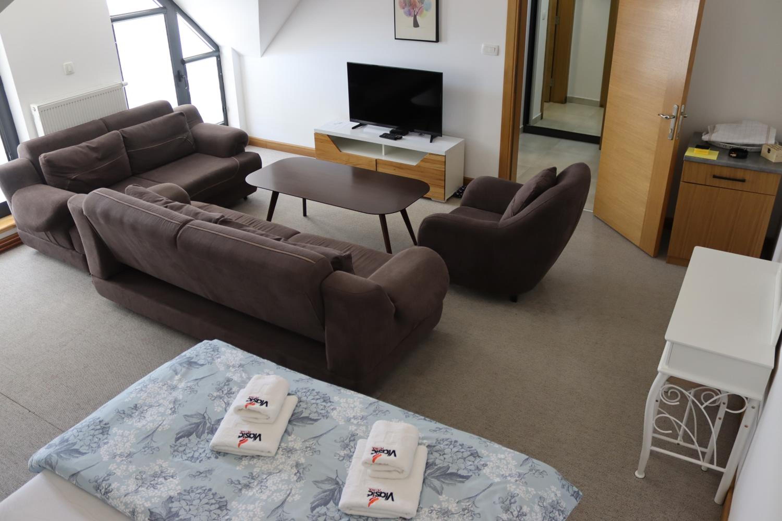One-Bedroom Apartment photo 2