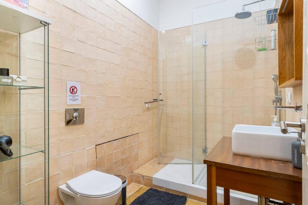 Standard Double Room with Shared Bathroom and Balcony photo 2