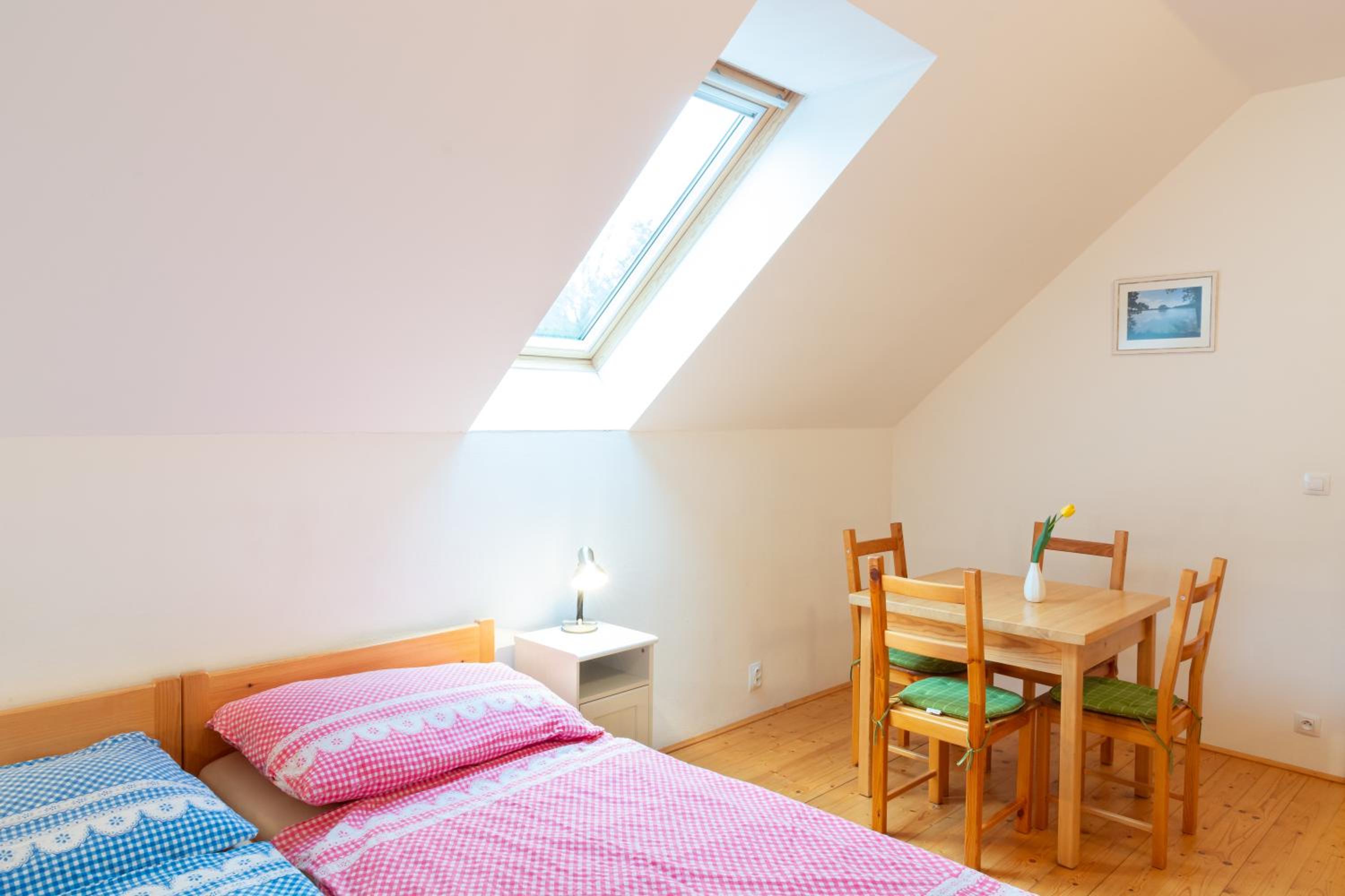 Quadruple Room with Private Bathroom - Photo 2