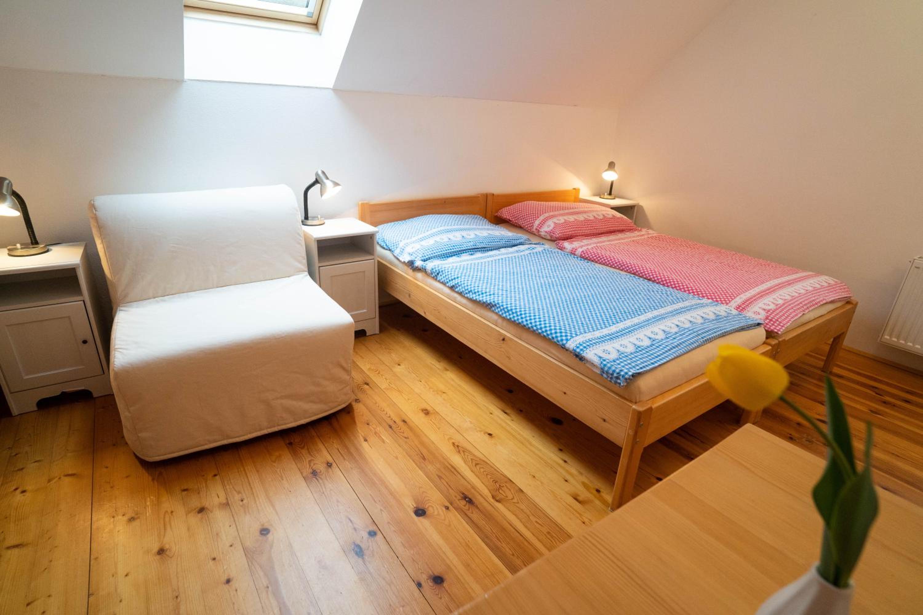 Triple Room with Bathroom - Photo 11