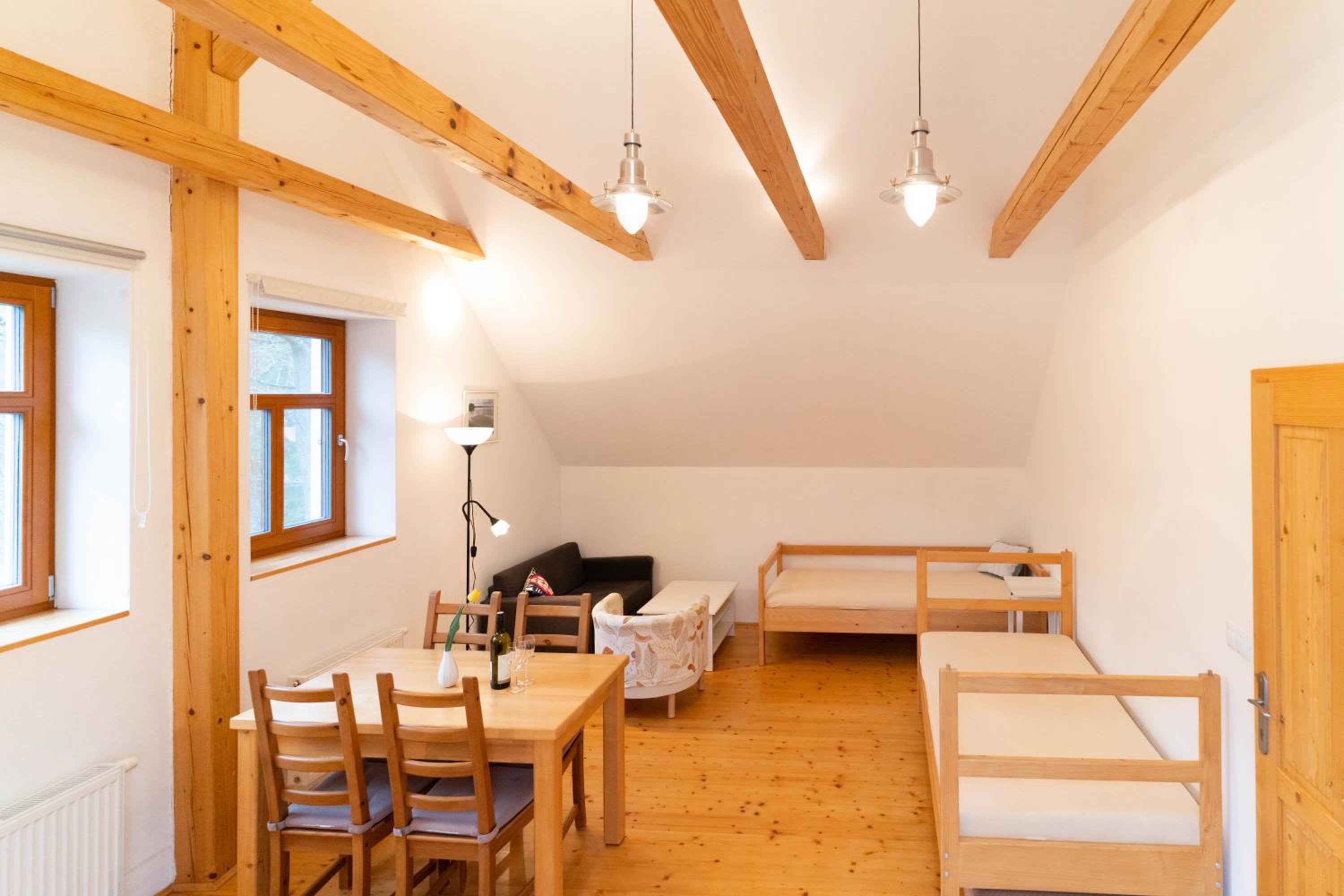 Large Quadruple Room with Private Bathroom - Photo 7
