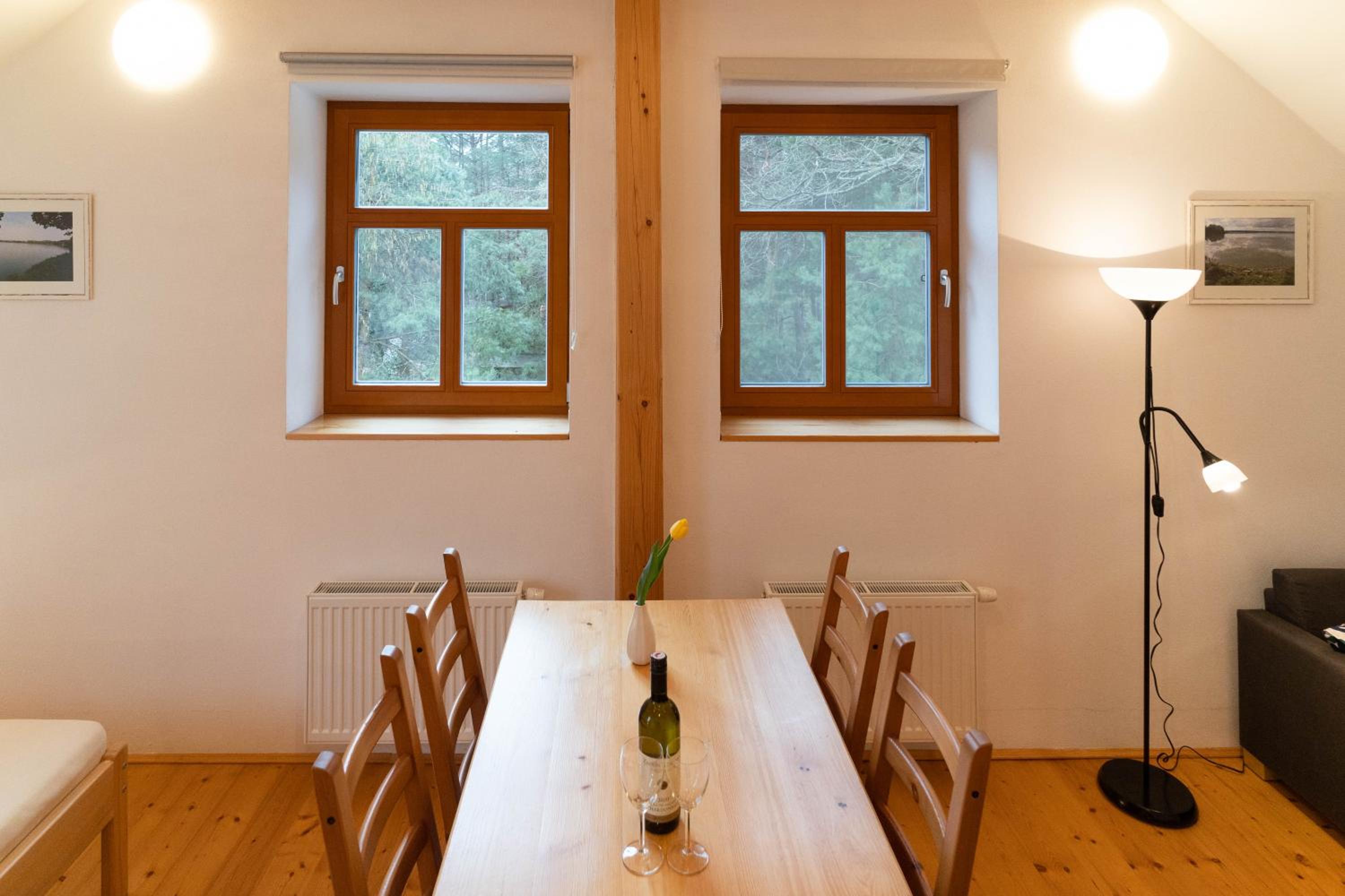 Large Quadruple Room with Private Bathroom - Photo 10