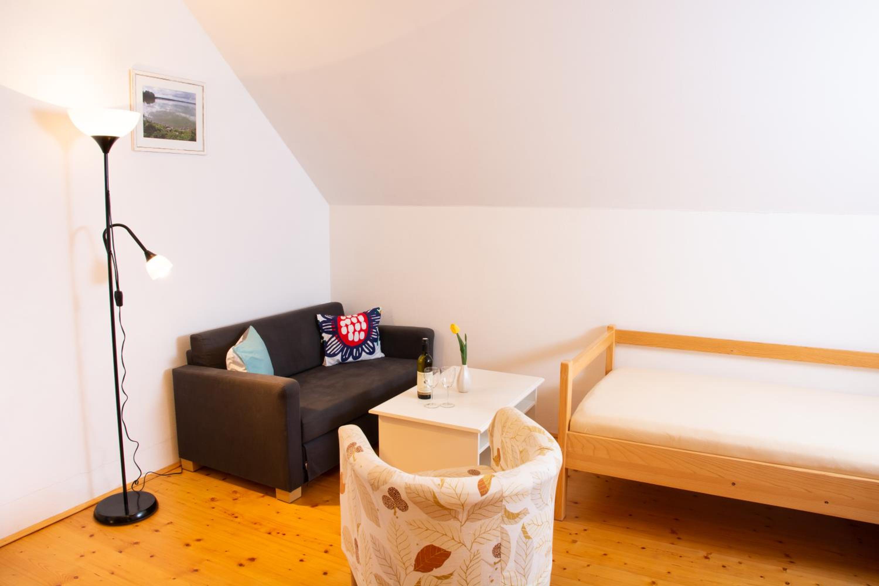 Large Quadruple Room with Private Bathroom - Photo 16