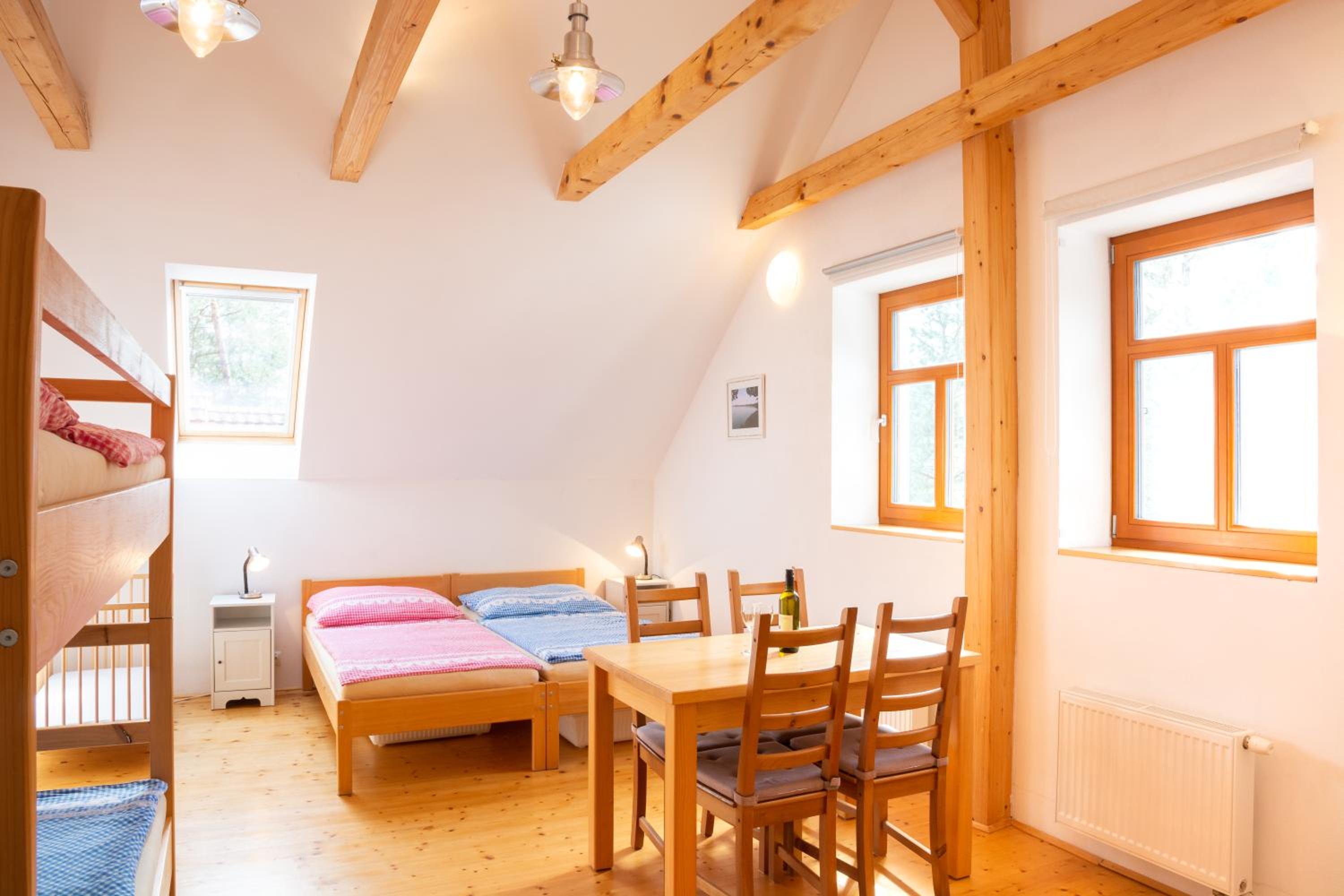 Large Quadruple Room with Private Bathroom - Photo 17