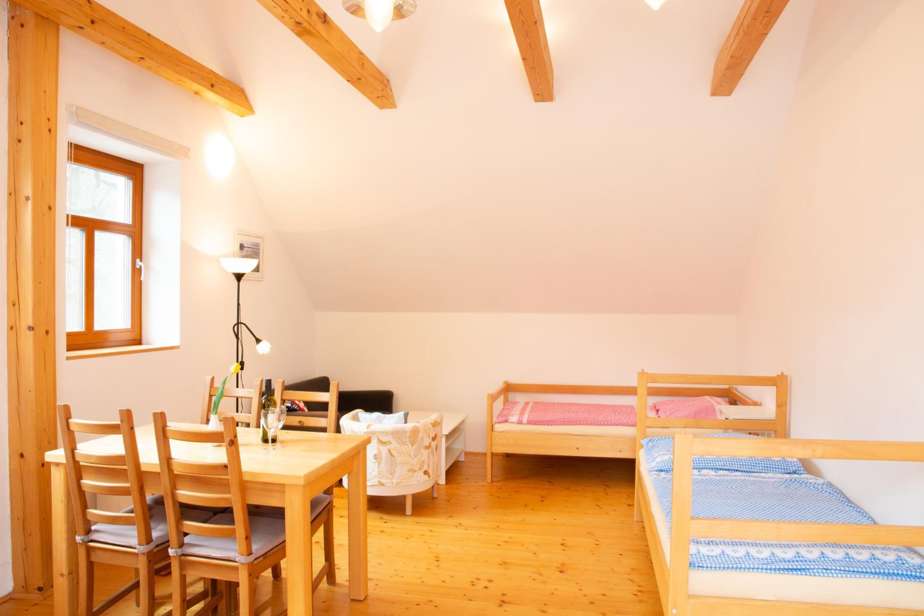 Large Quadruple Room with Private Bathroom - Photo 5