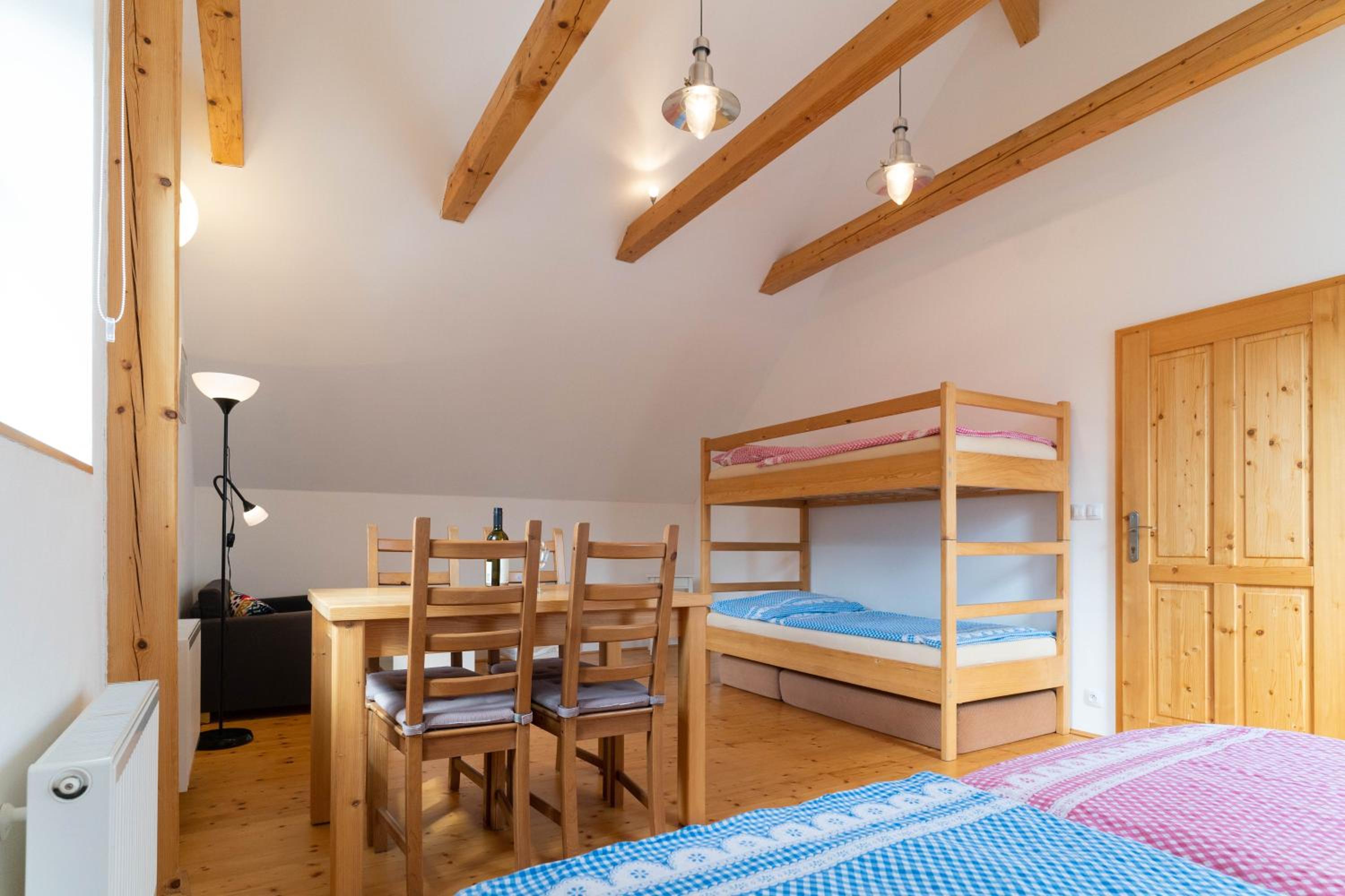Large Quadruple Room with Private Bathroom - Photo 15