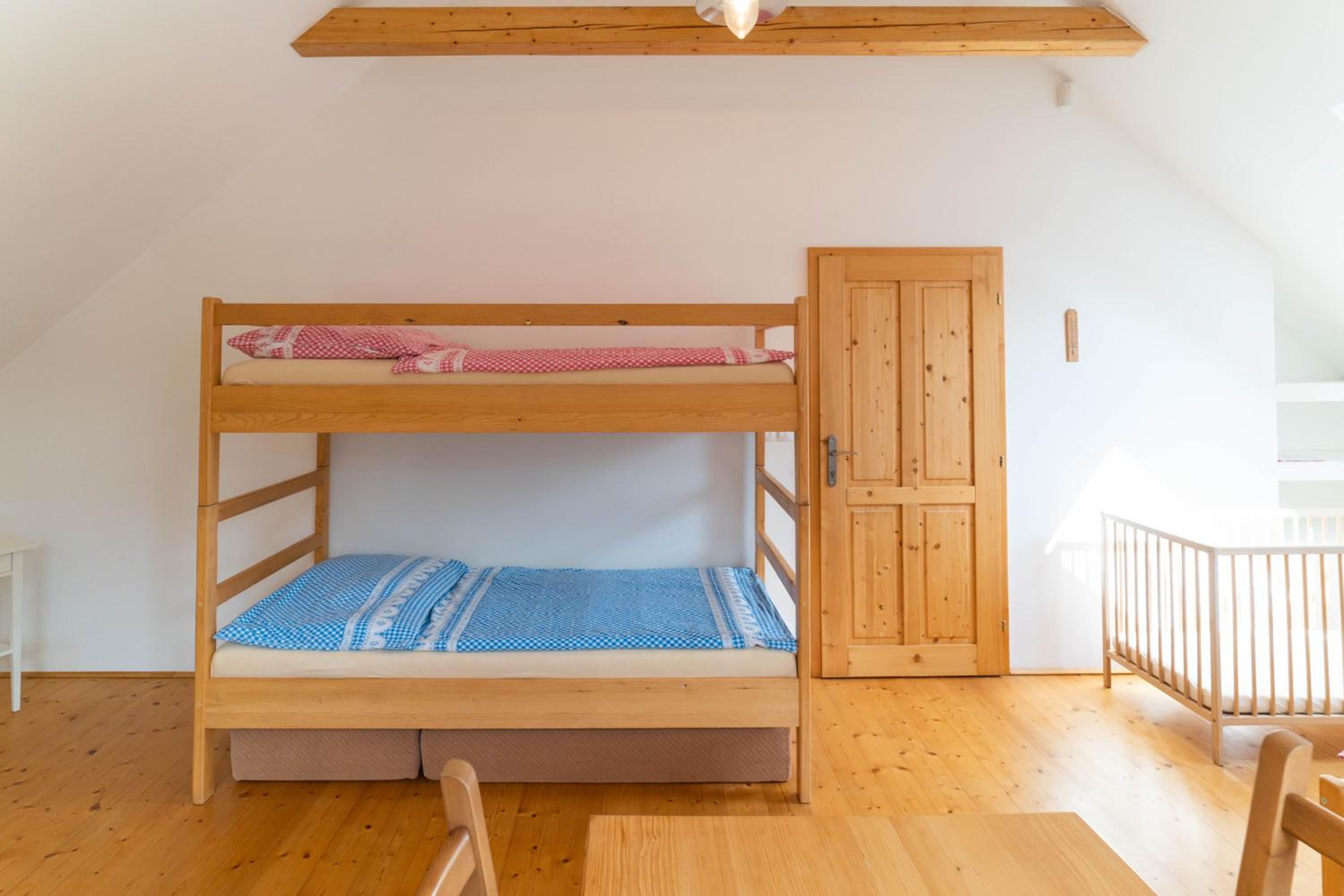 Large Quadruple Room with Private Bathroom - Photo 3