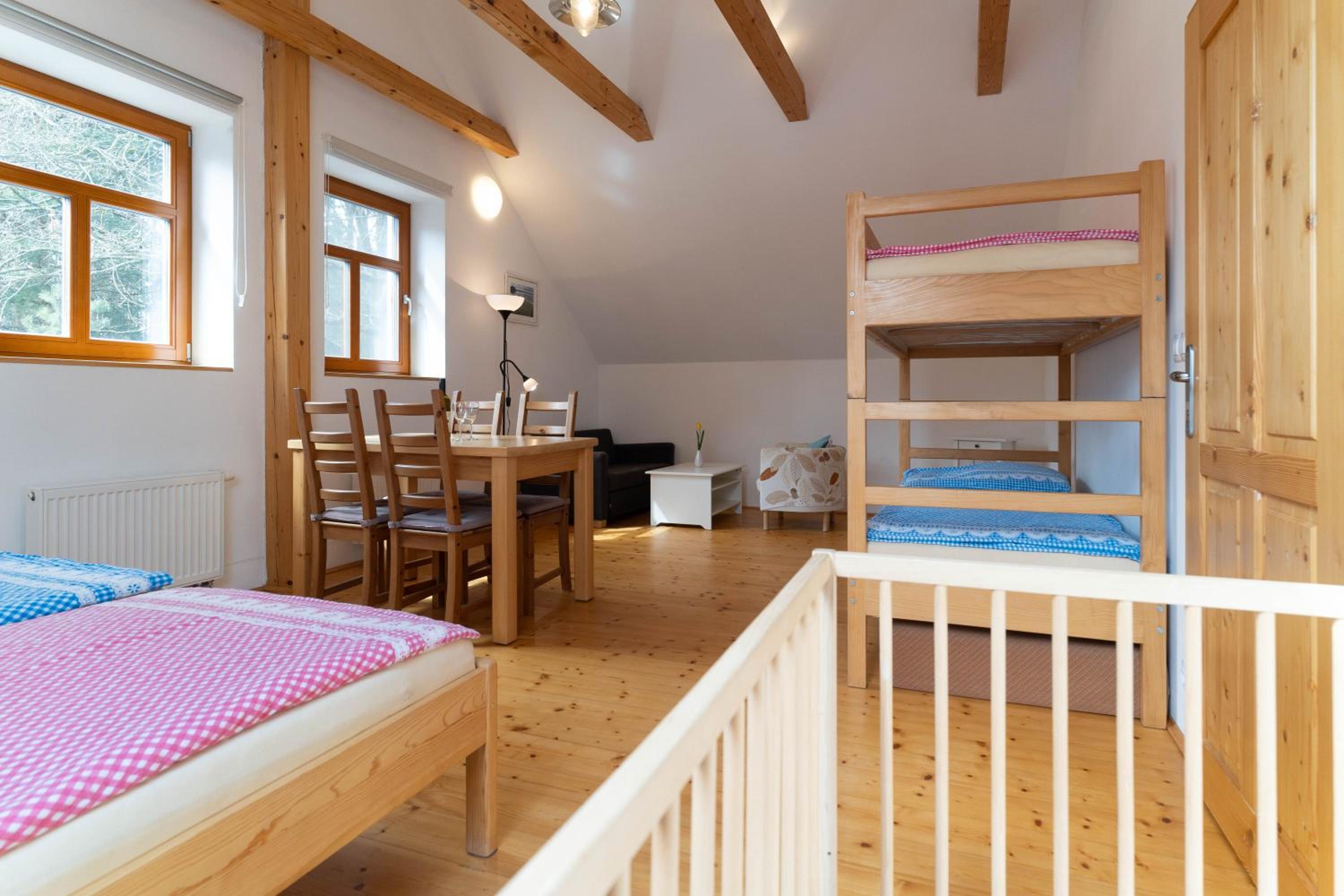 Large Quadruple Room with Private Bathroom - Photo 2