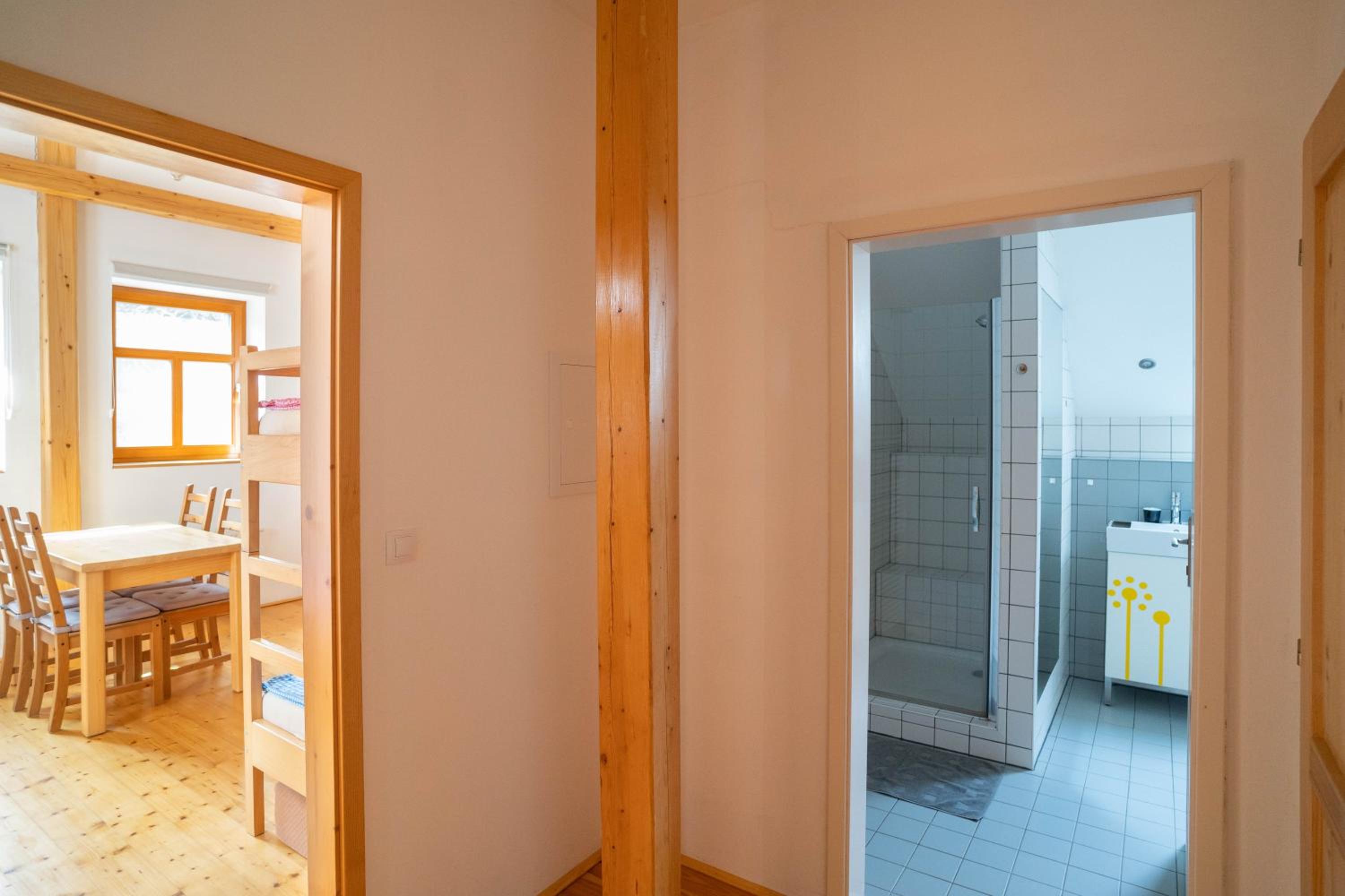 Large Quadruple Room with Private Bathroom - Photo 18