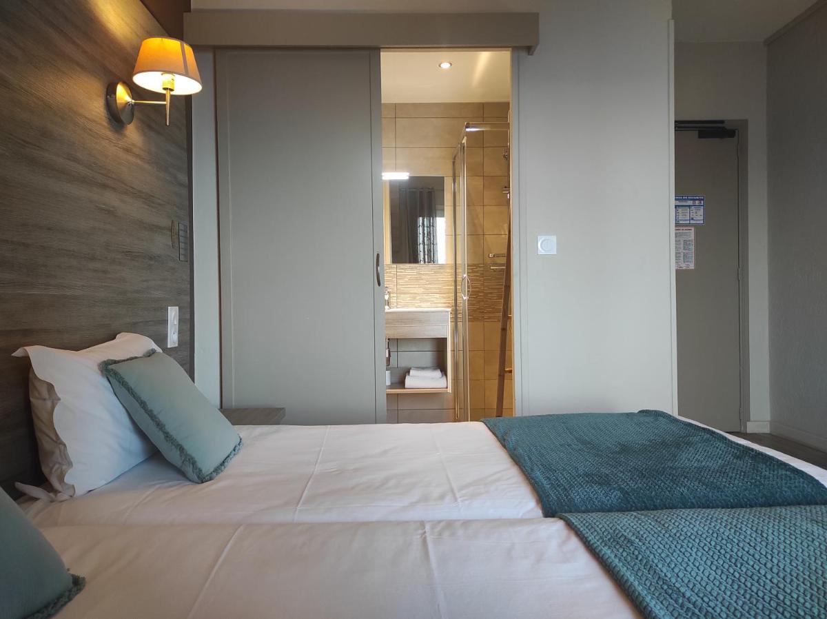Superior Twin Room with Sea View photo 1