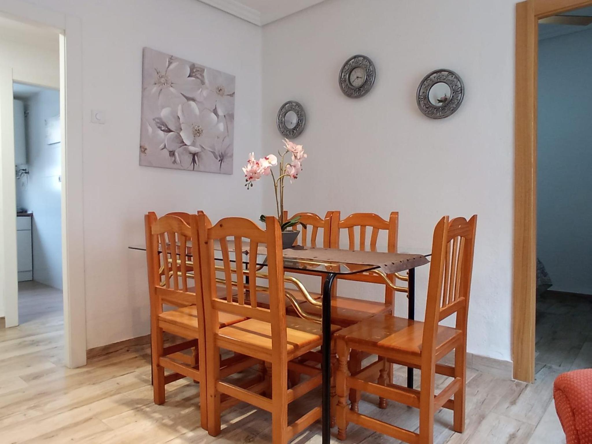 Apartment with Balcony - Photo 4