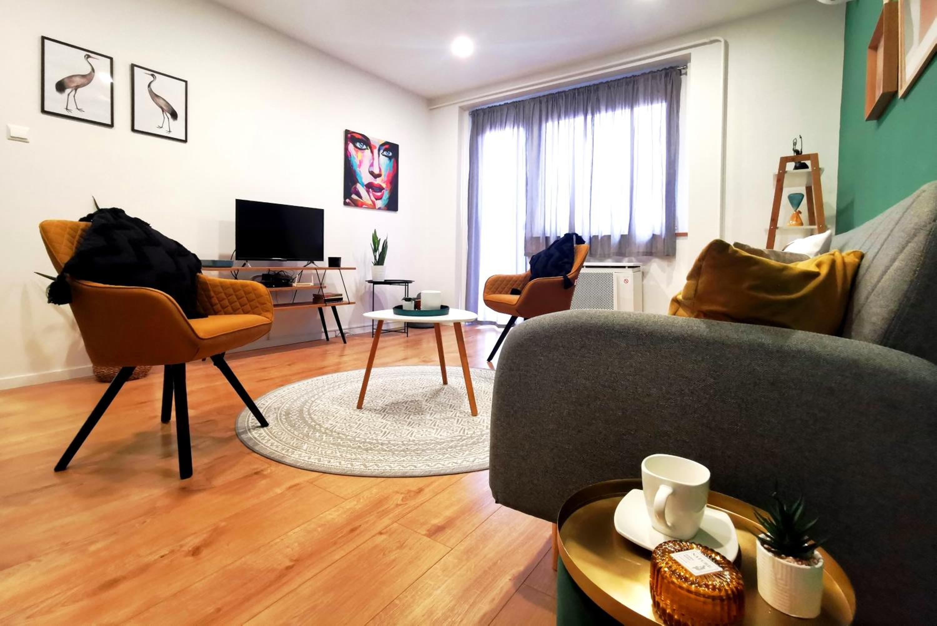 One-Bedroom Apartment photo 2