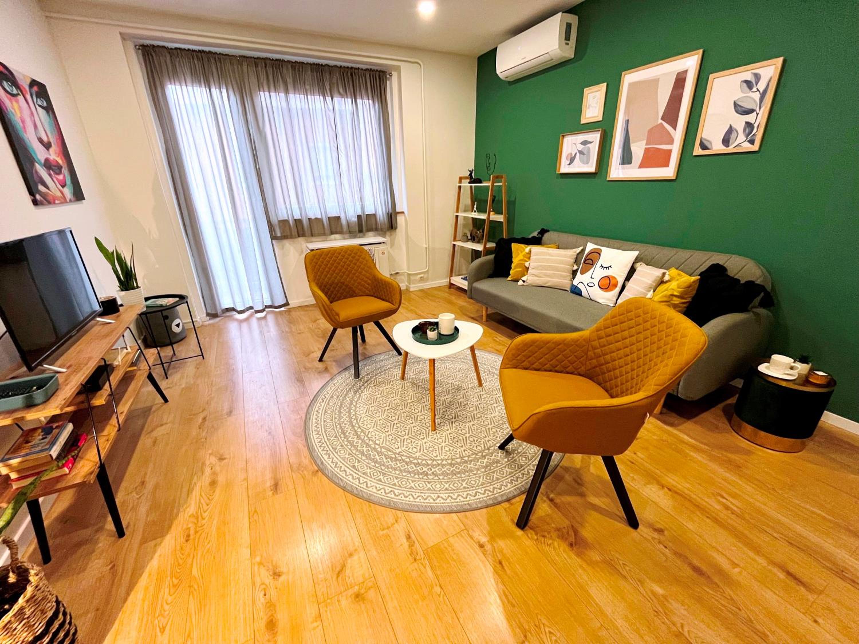 One-Bedroom Apartment photo 3