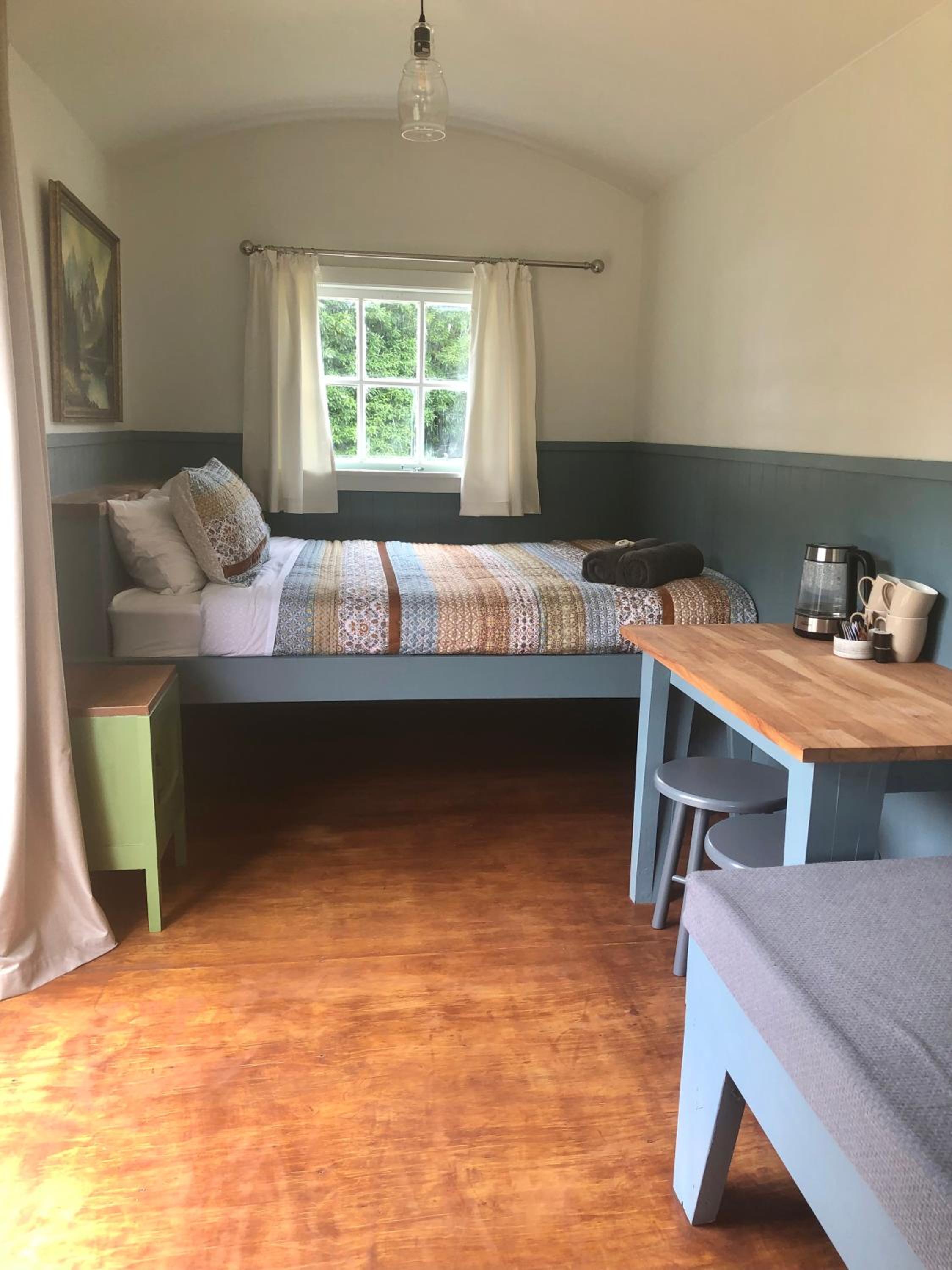 Family Room with Shared Bathroom photo 3