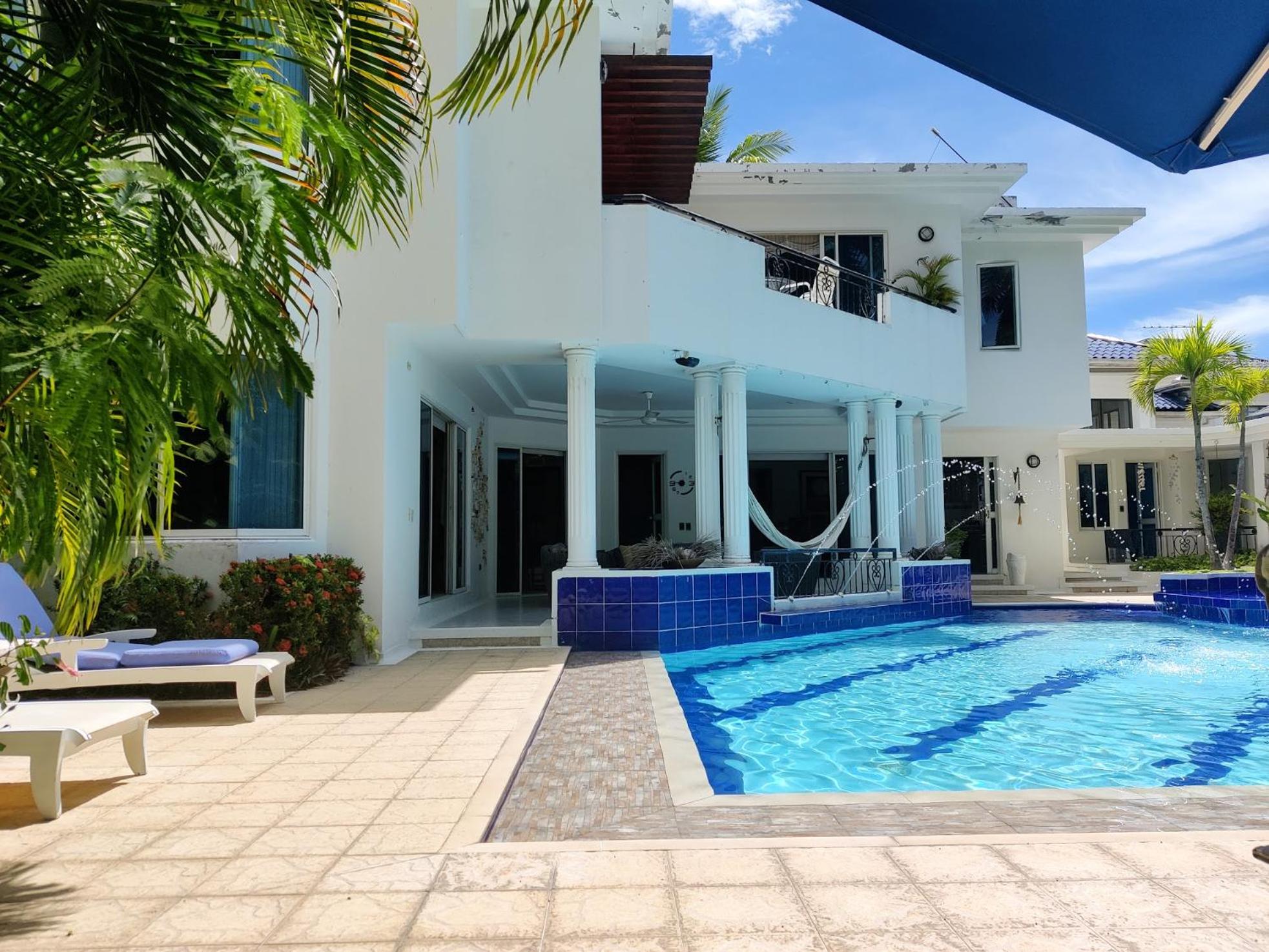 Five-Bedroom Villa with Private Pool photo 3